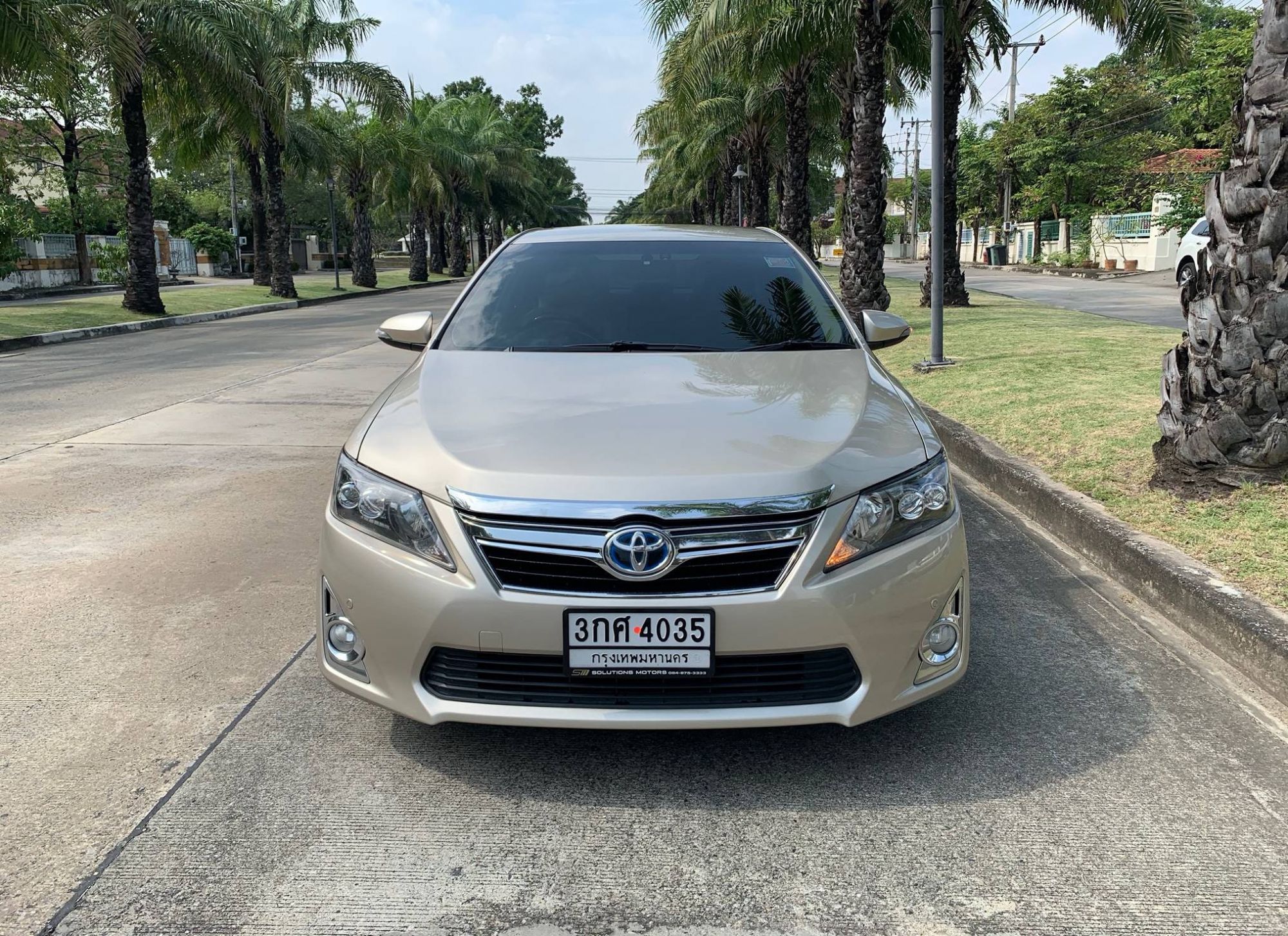 Toyota Camry (XV50) ปี 2014 สีทอง (รูปที่ 2)