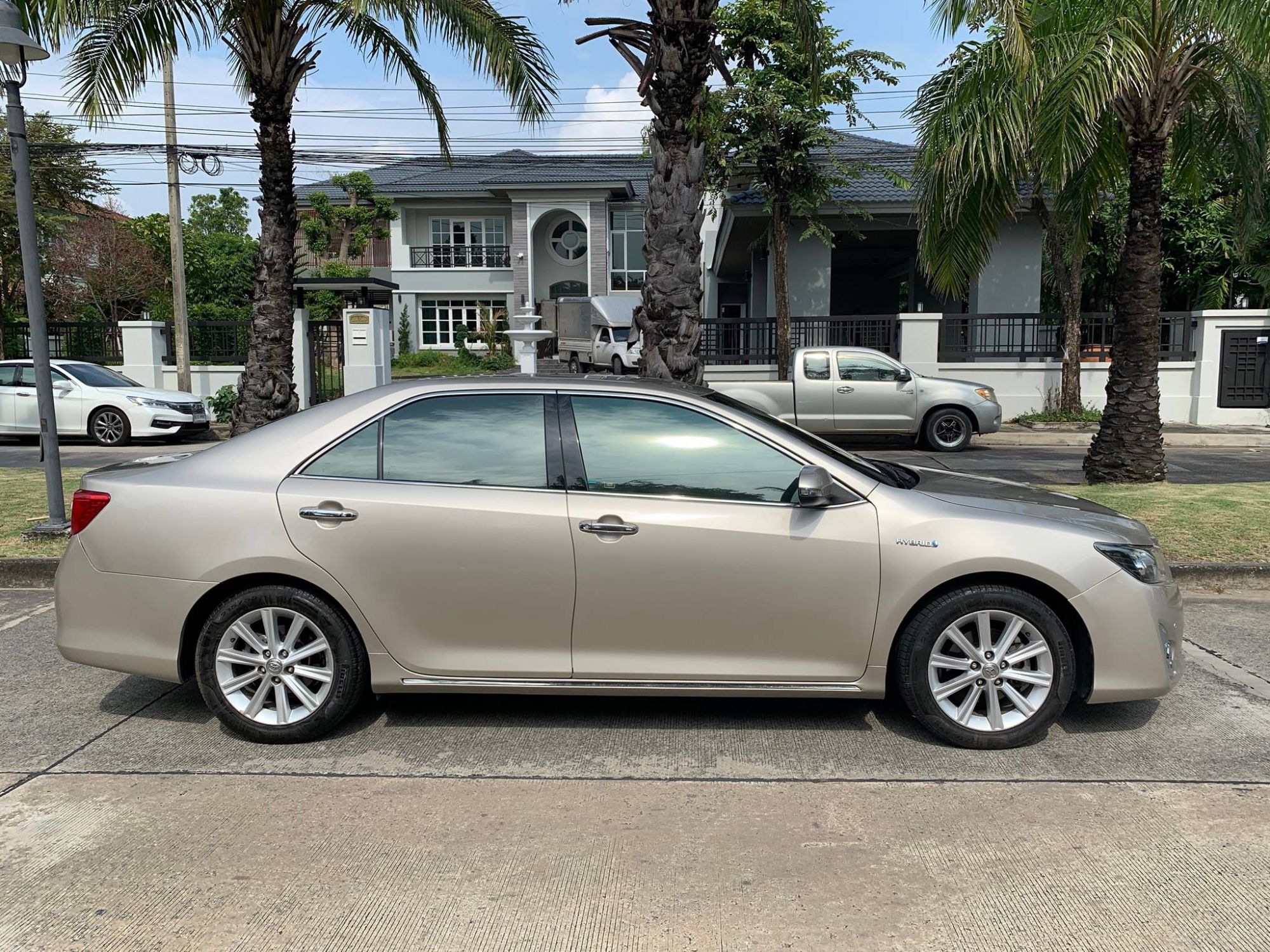 Toyota Camry (XV50) ปี 2014 สีทอง (รูปที่ 8)