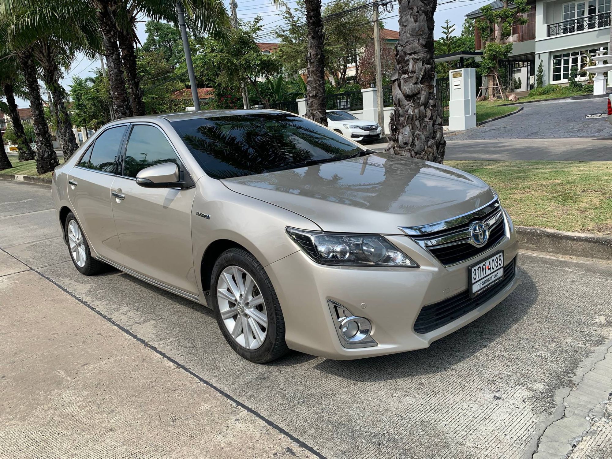 Toyota Camry (XV50) ปี 2014 สีทอง (รูปที่ 7)