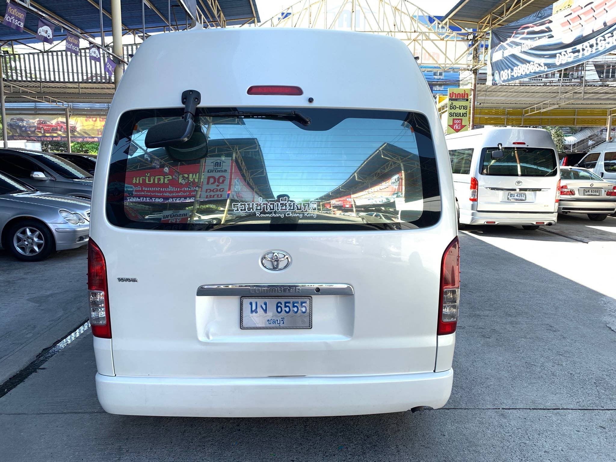 Toyota HiAce Commuter ปี 2011 สีขาว (รูปที่ 11)