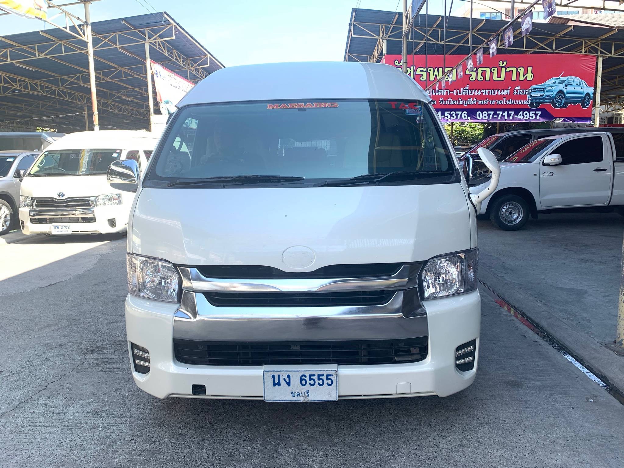 Toyota HiAce Commuter ปี 2011 สีขาว (รูปที่ 9)