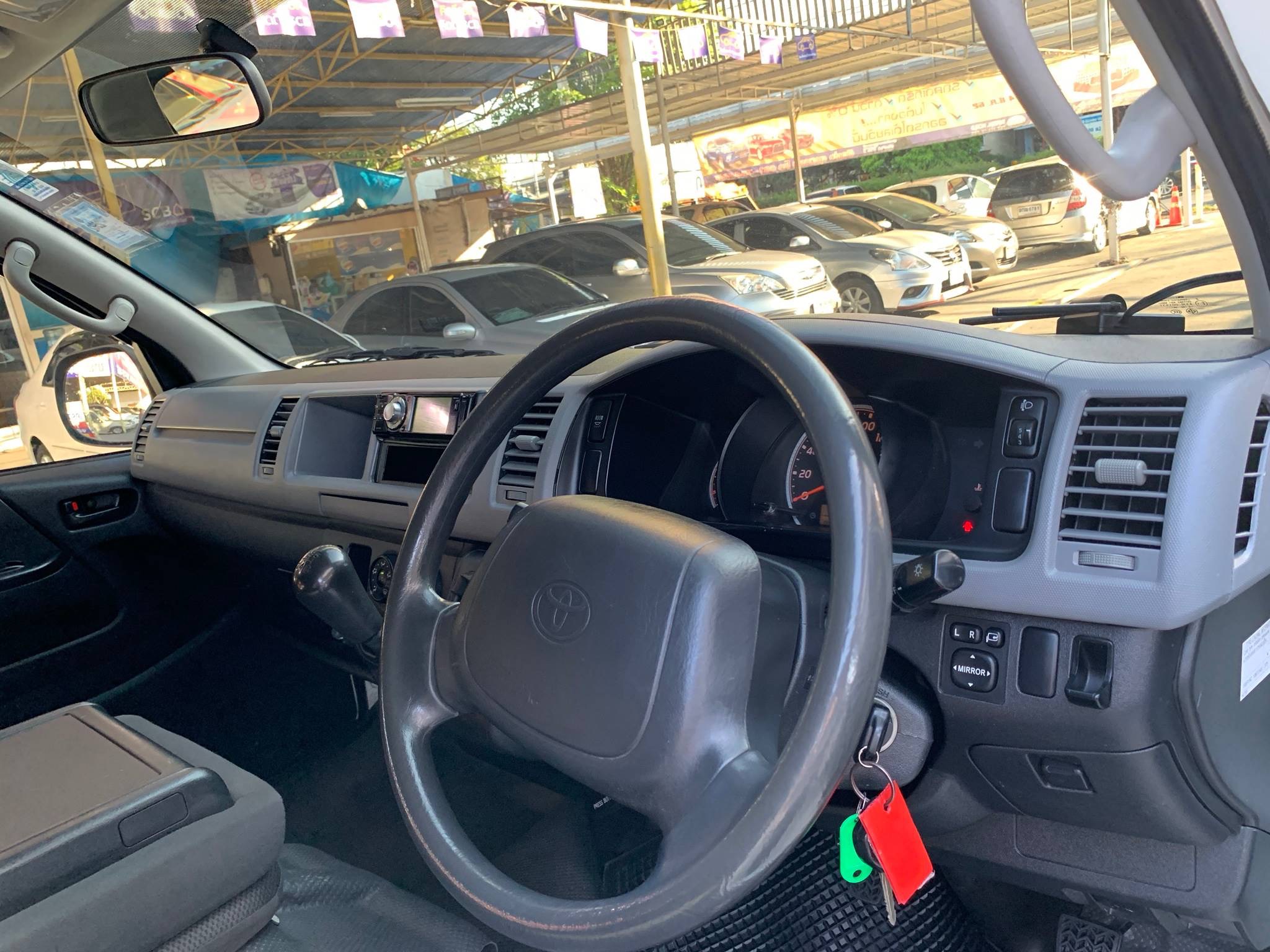 Toyota HiAce Commuter ปี 2008 สีขาว (รูปที่ 6)