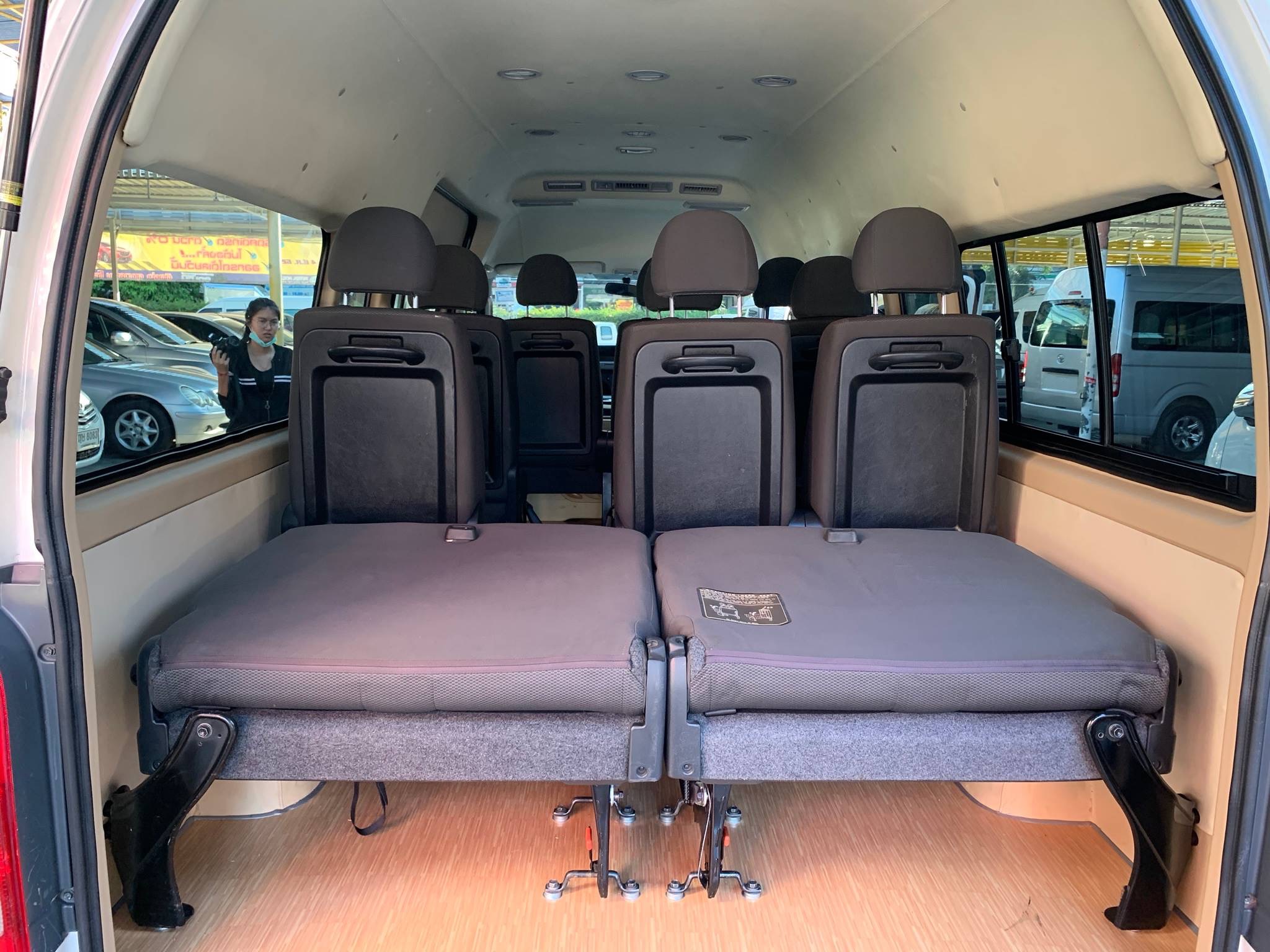 Toyota HiAce Commuter ปี 2008 สีขาว (รูปที่ 4)