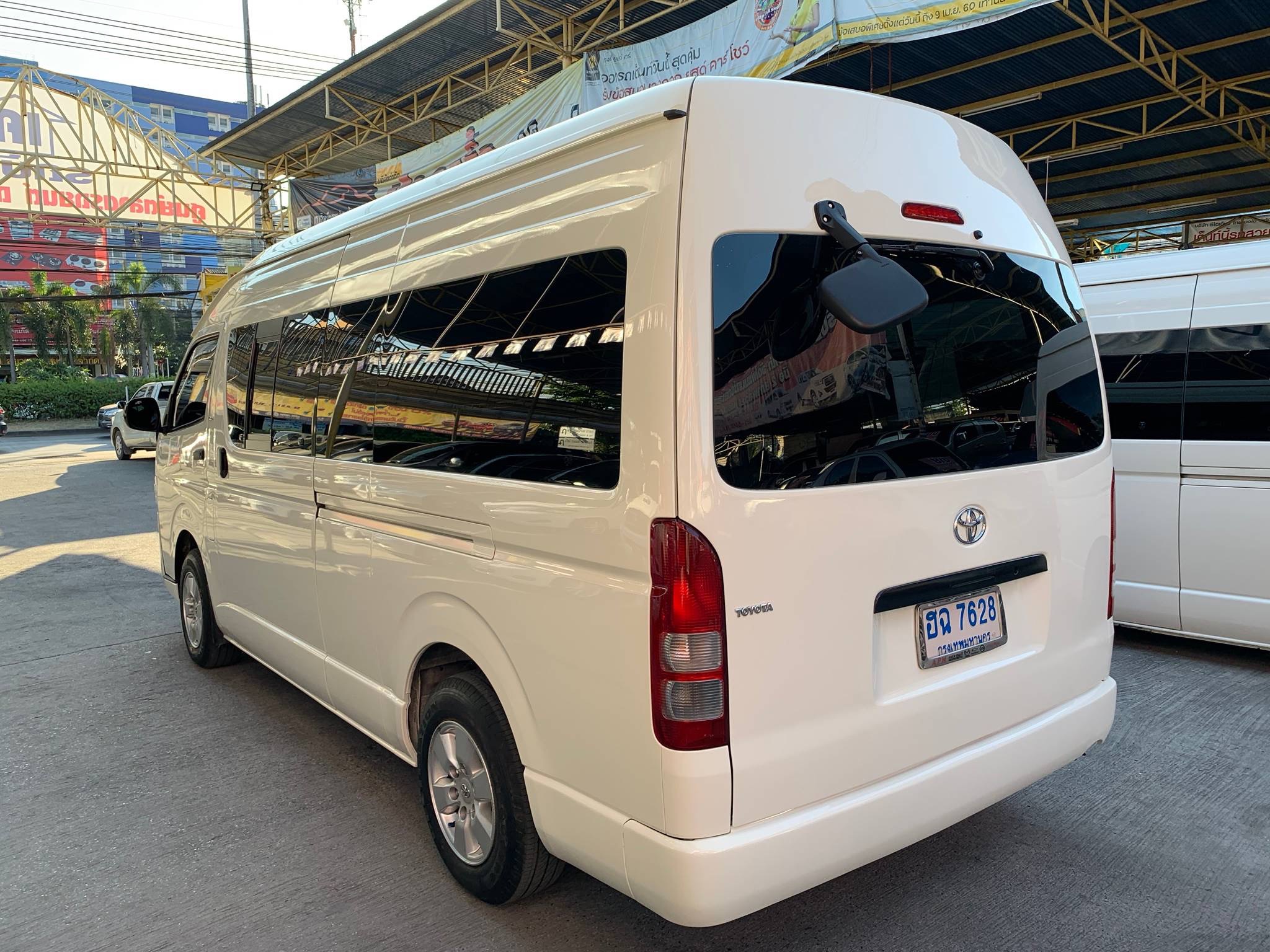Toyota HiAce Commuter ปี 2008 สีขาว (รูปที่ 13)