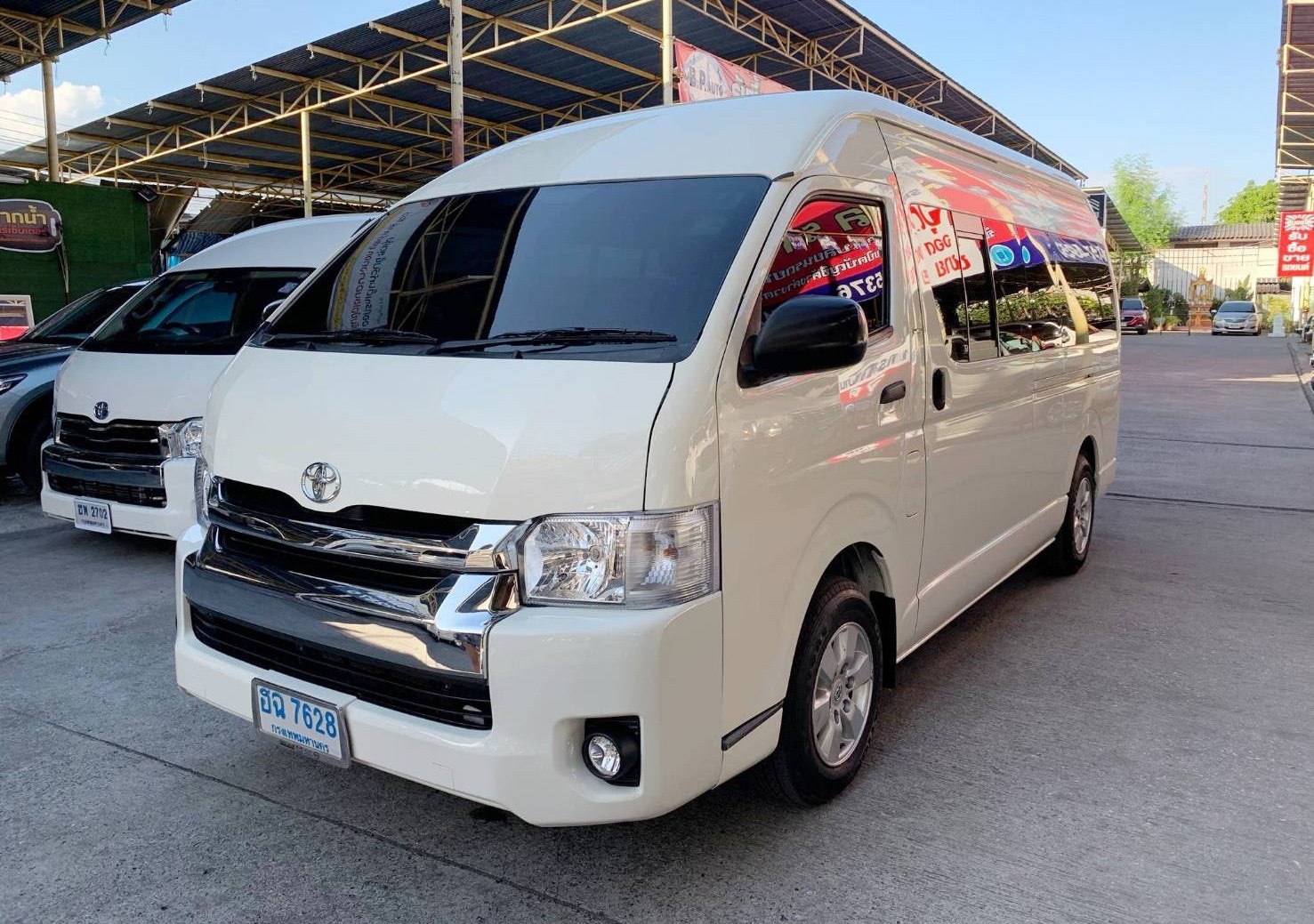 Toyota HiAce Commuter ปี 2008 สีขาว