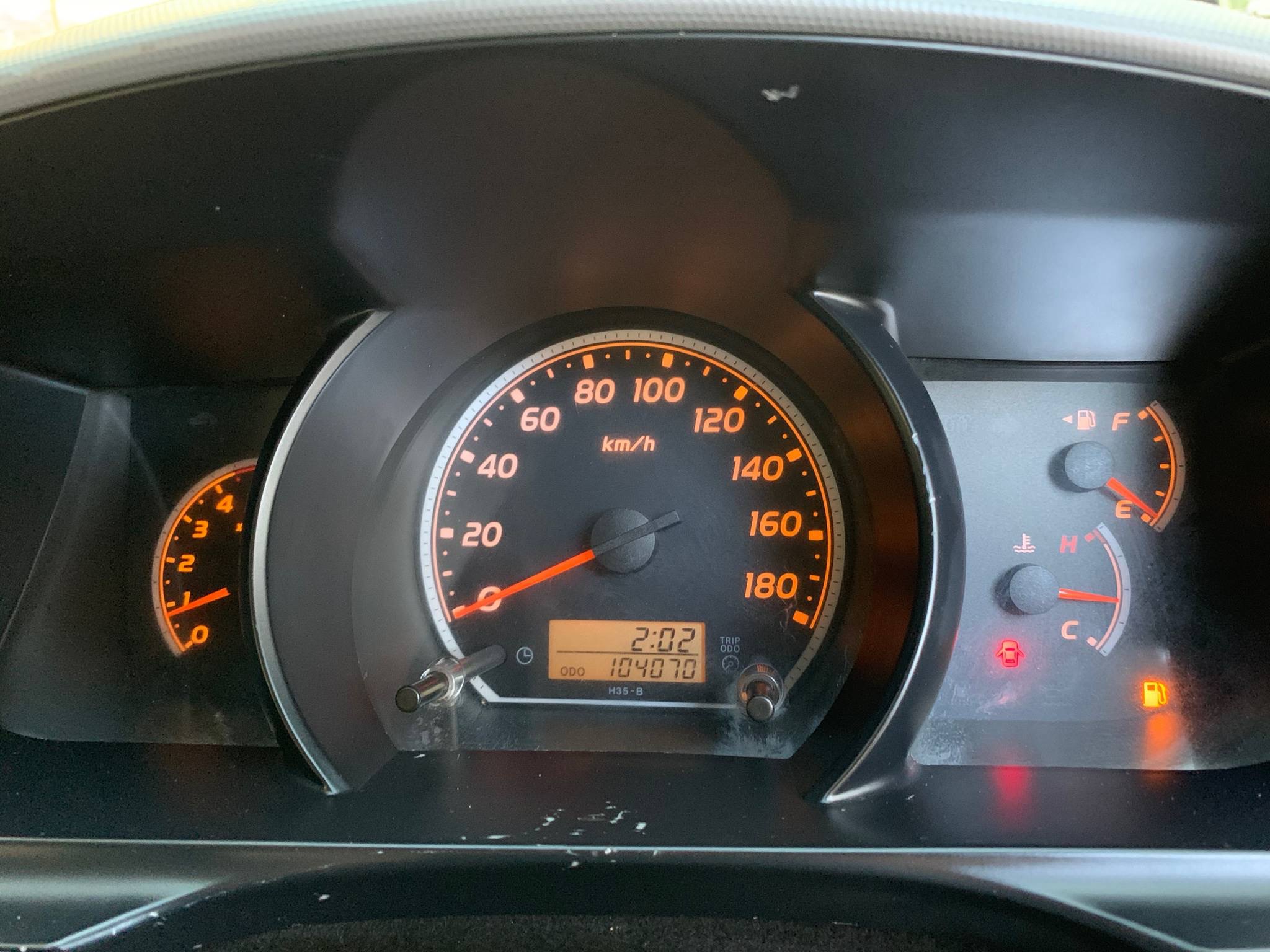 Toyota HiAce Commuter ปี 2008 สีขาว (รูปที่ 5)