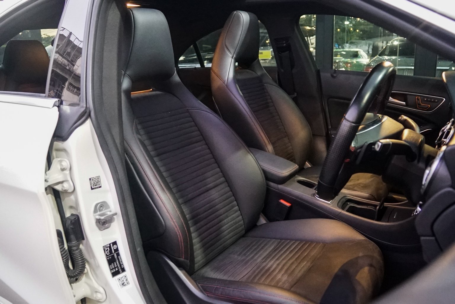Mercedes-Benz CLA-Class C117 CLA250 ปี 2015 สีขาว (รูปที่ 12)