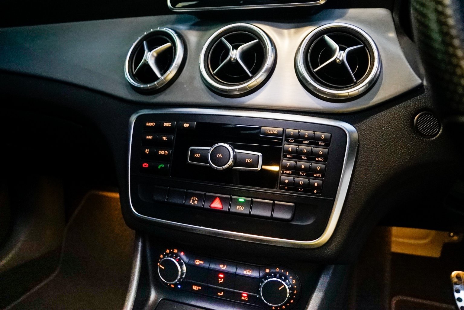 Mercedes-Benz CLA-Class C117 CLA250 ปี 2015 สีขาว (รูปที่ 7)