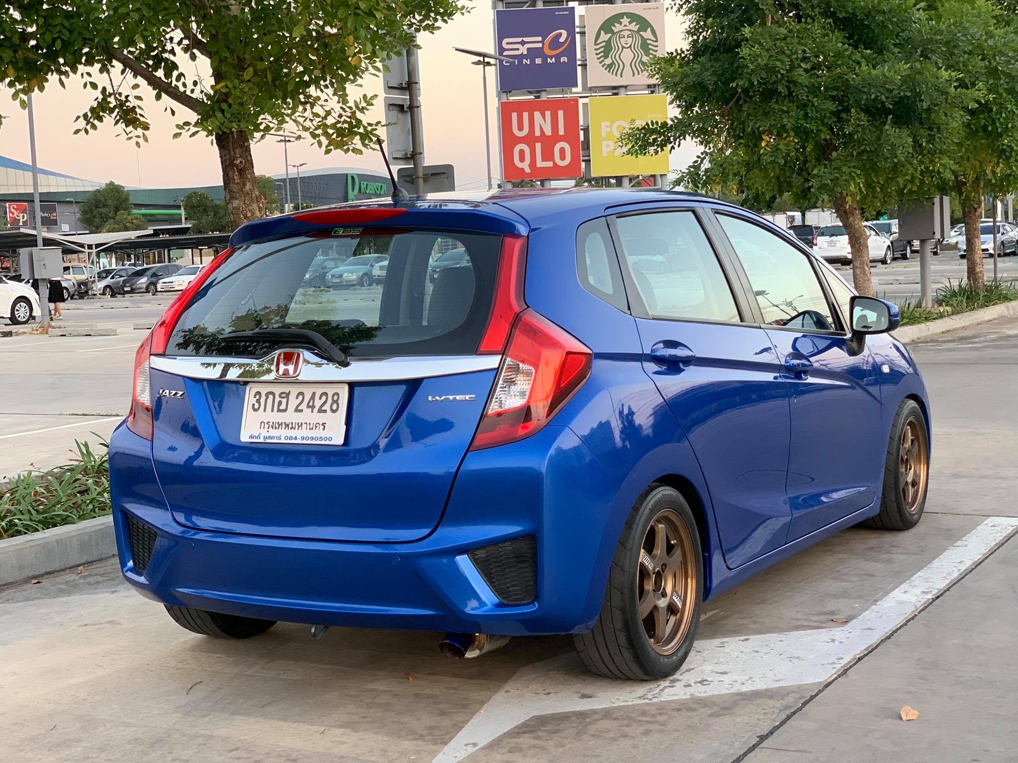 Honda Jazz GK ปี 2015 สีน้ำเงิน (รูปที่ 8)