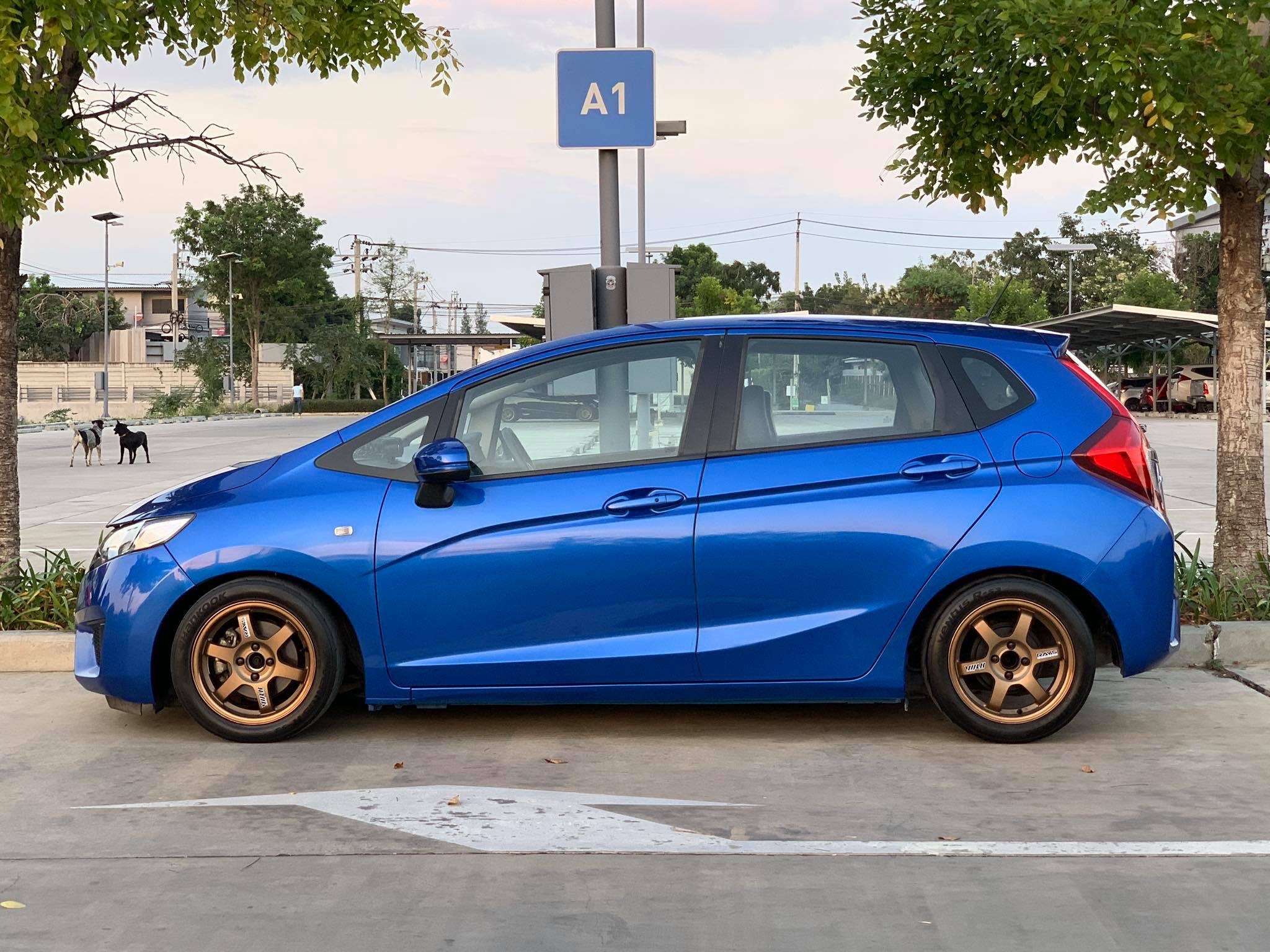 Honda Jazz GK ปี 2015 สีน้ำเงิน (รูปที่ 4)