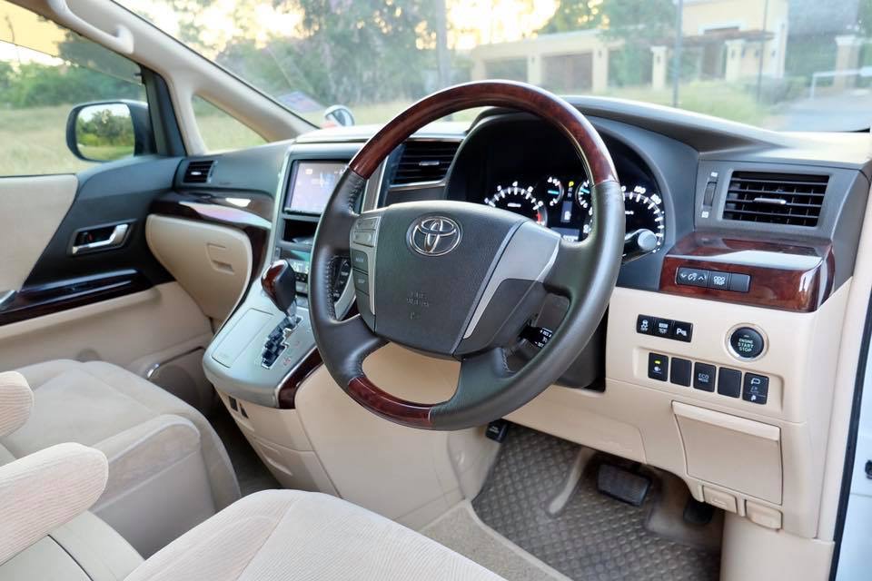 Toyota Alphard ปี 2013 สีขาว