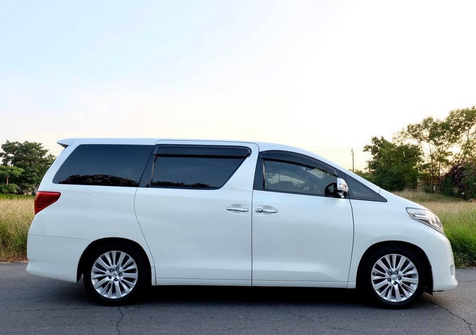 Toyota Alphard ปี 2013 สีขาว