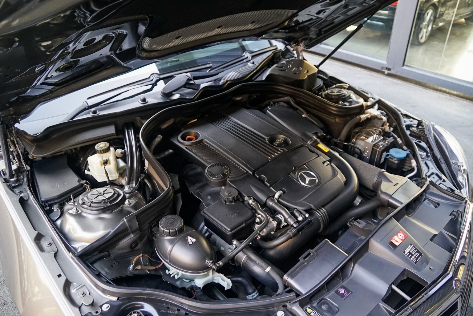 Mercedes-Benz E-Class W212 E250 ปี 2010 สีเทา (รูปที่ 7)