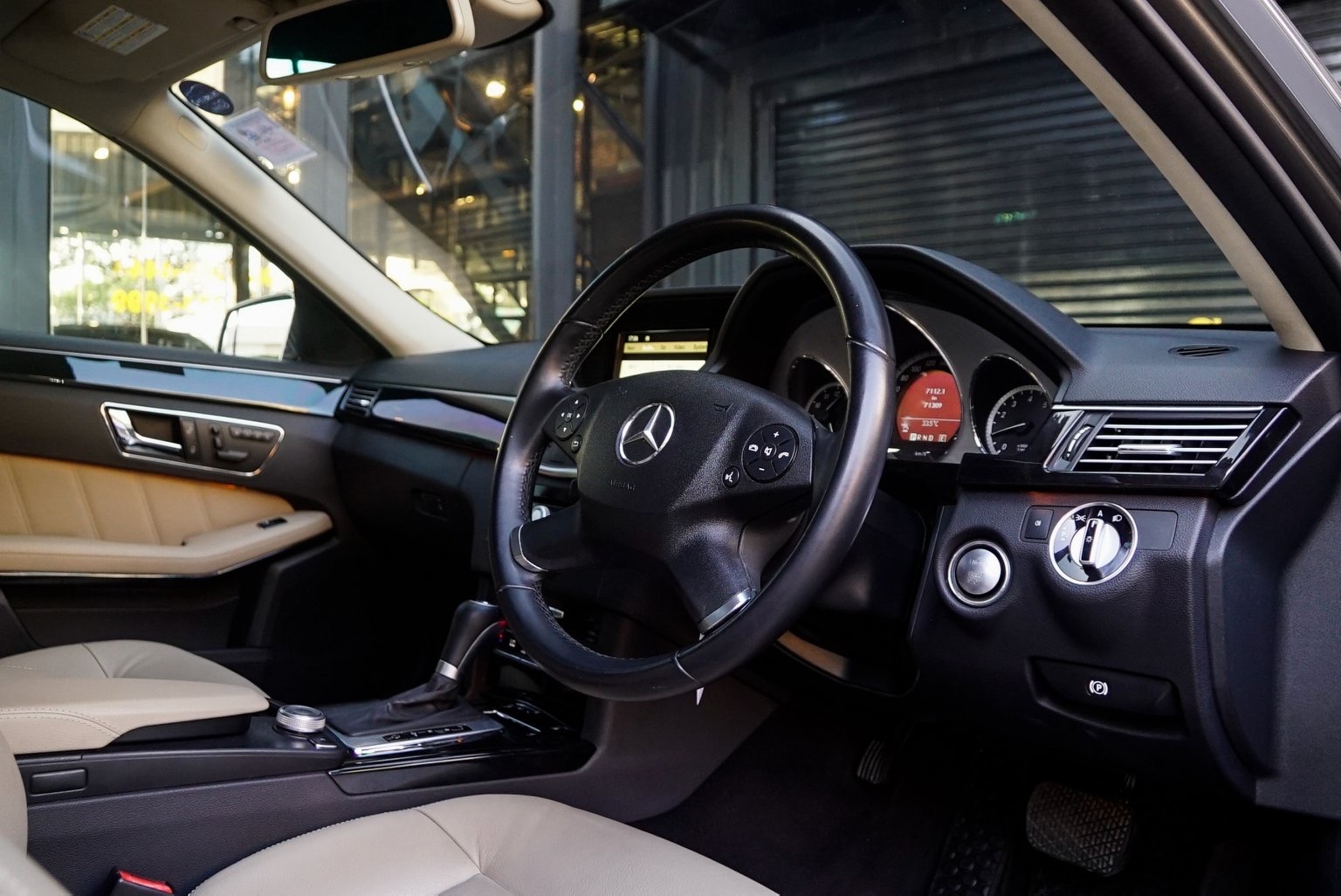Mercedes-Benz E-Class W212 E250 ปี 2010 สีเทา (รูปที่ 6)