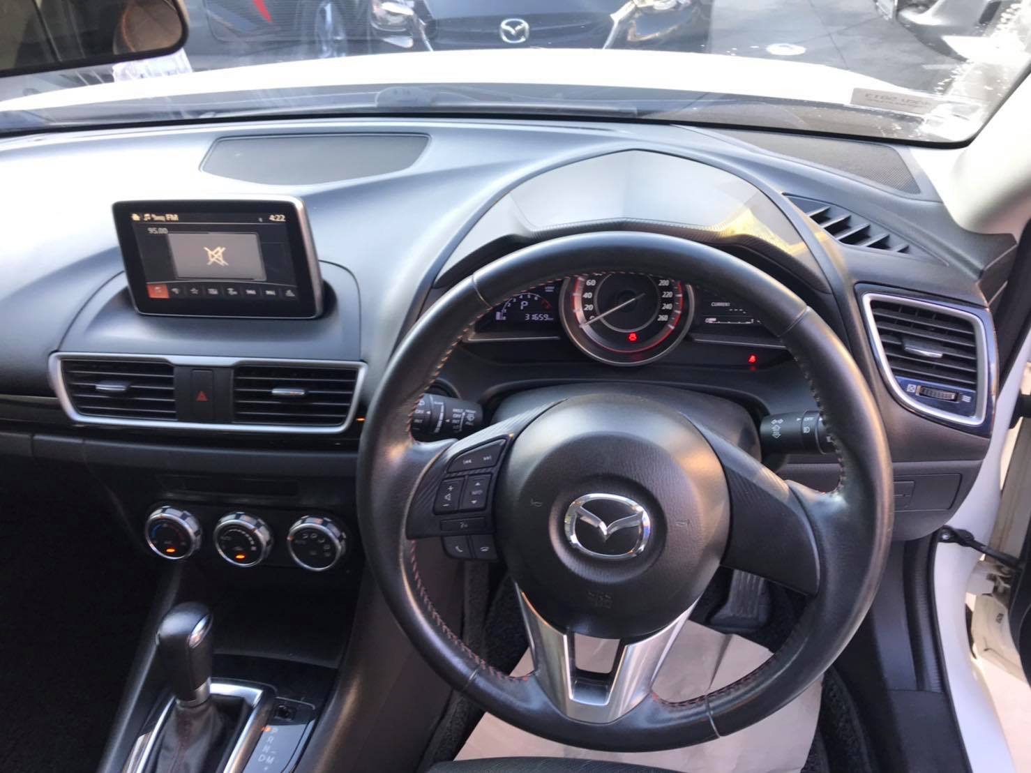 Mazda 3 Hatchback ปี 2014 สีขาว (รูปที่ 6)