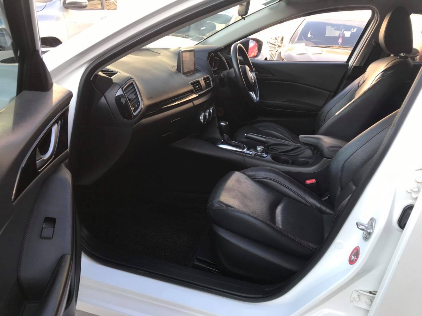 Mazda 3 Hatchback ปี 2014 สีขาว (รูปที่ 10)