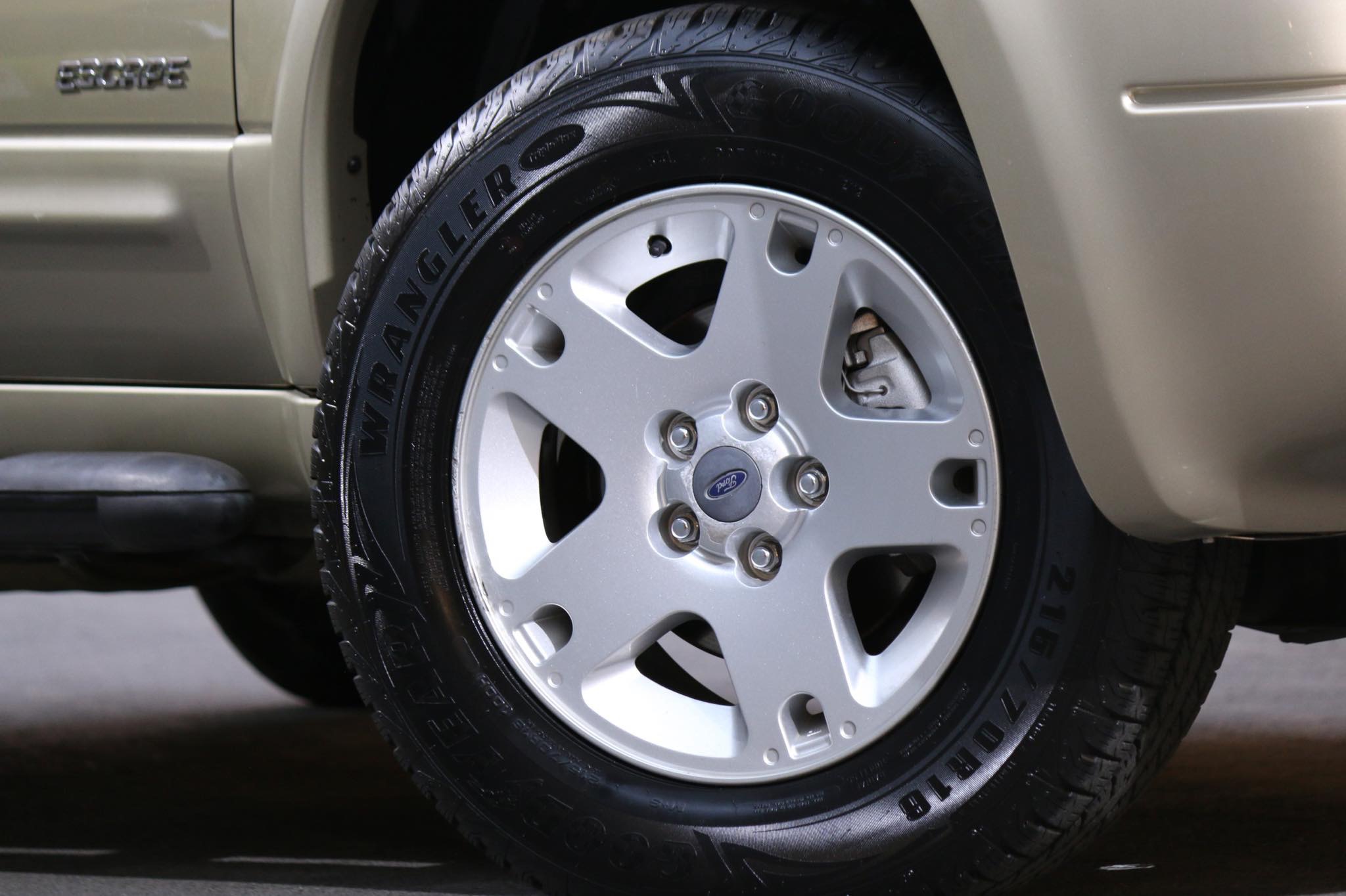 Ford Escape ปี 2004 สีทอง (รูปที่ 8)
