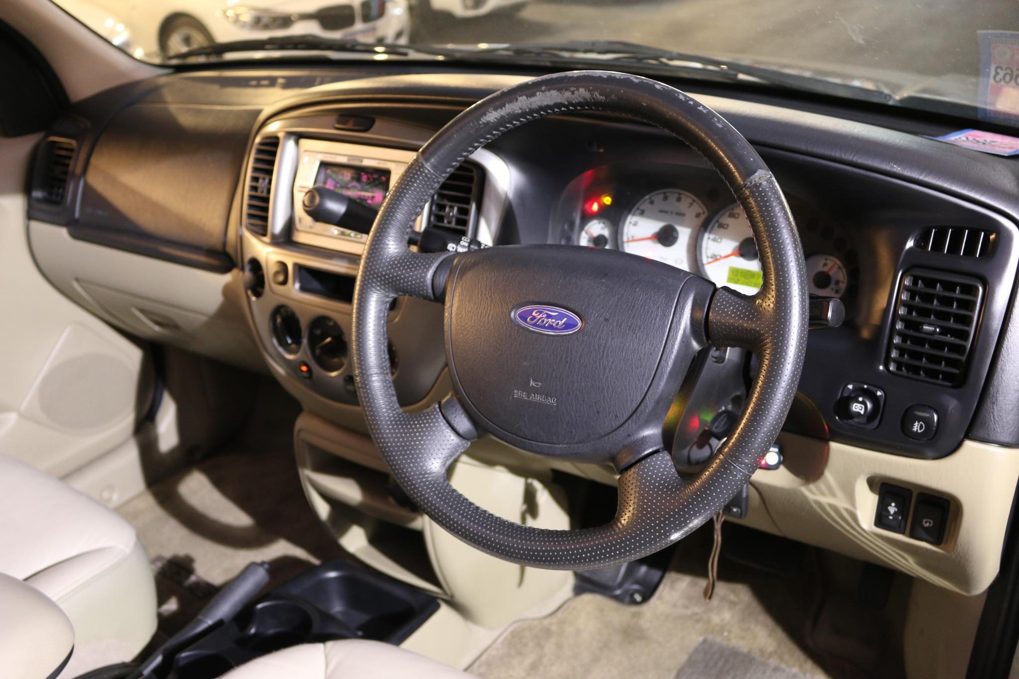 Ford Escape ปี 2004 สีทอง (รูปที่ 9)