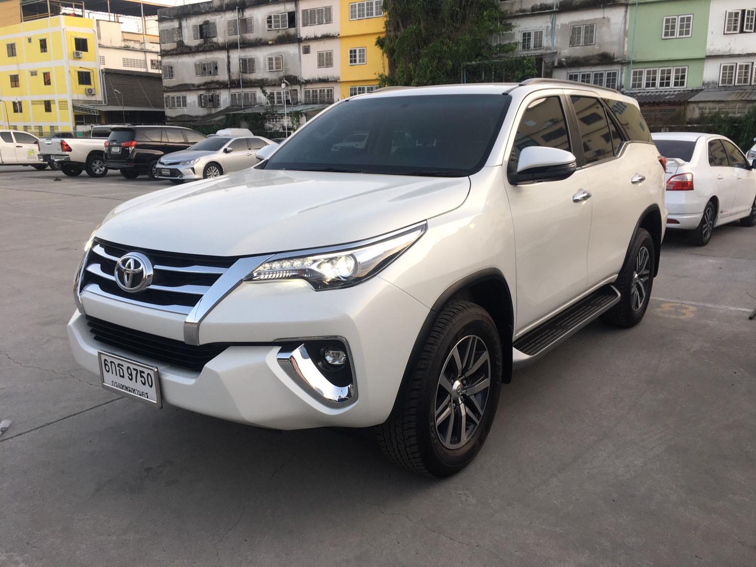 Toyota Fortuner ปี 2017 สีขาว