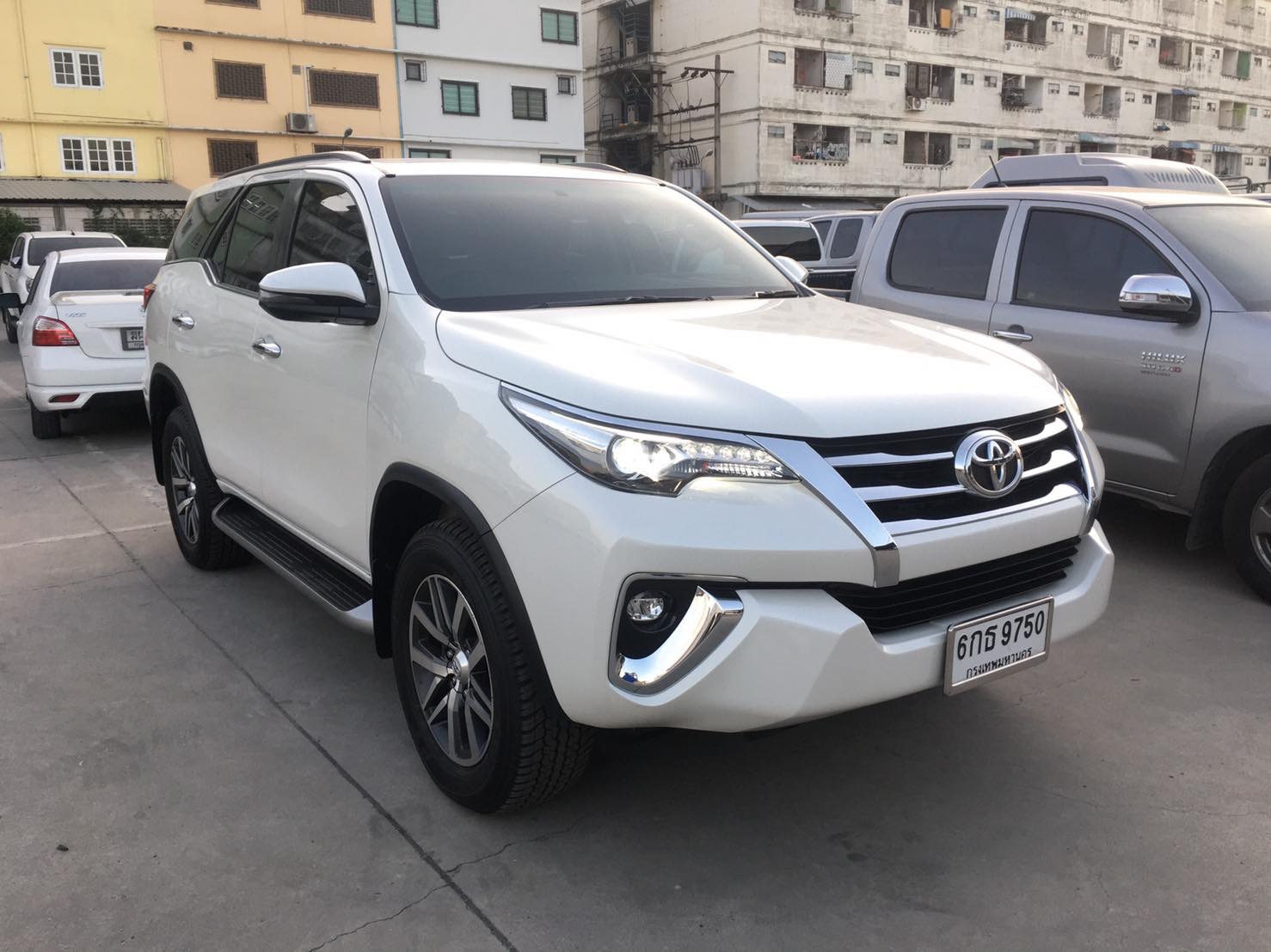 Toyota Fortuner ปี 2017 สีขาว