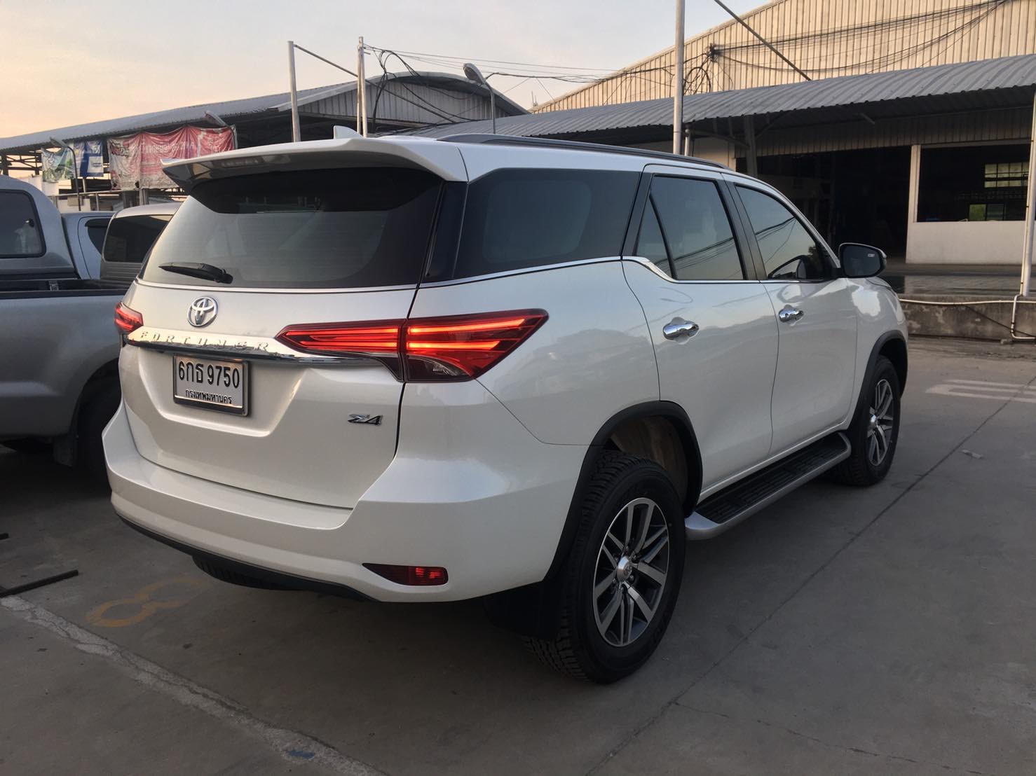 Toyota Fortuner ปี 2017 สีขาว