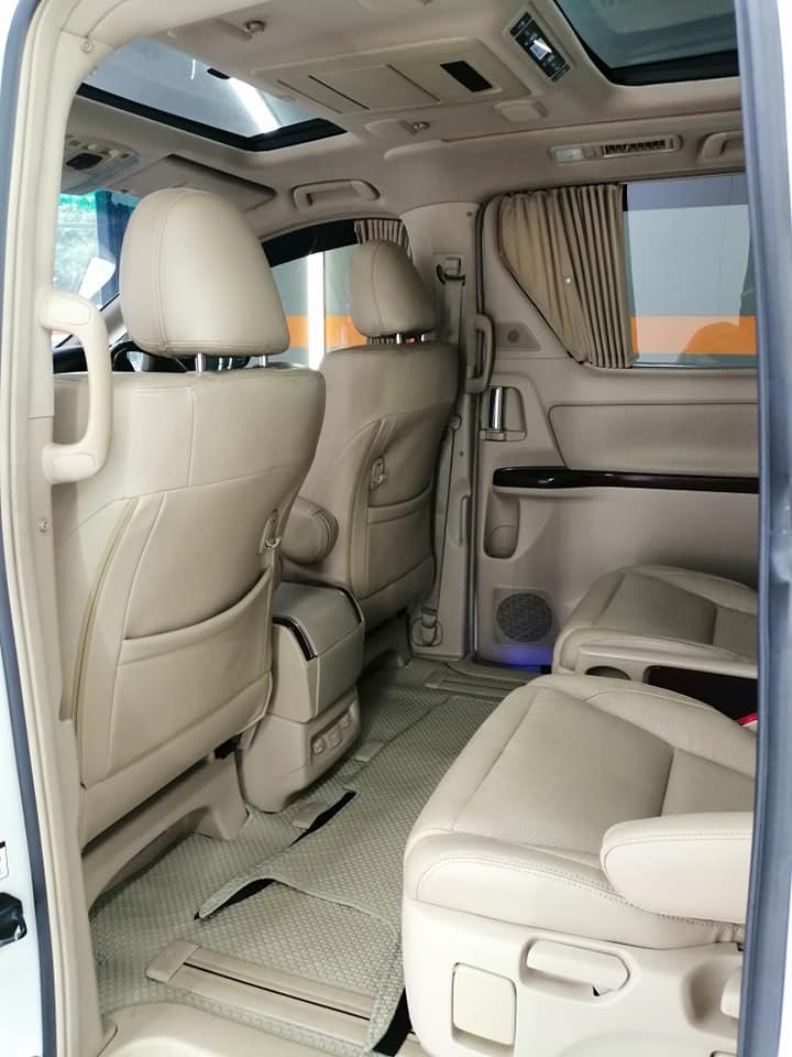 Toyota Vellfire ปี 2009 สีขาว