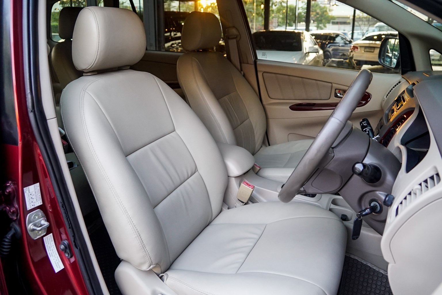 Toyota Innova ปี 2005 สีแดง (รูปที่ 10)