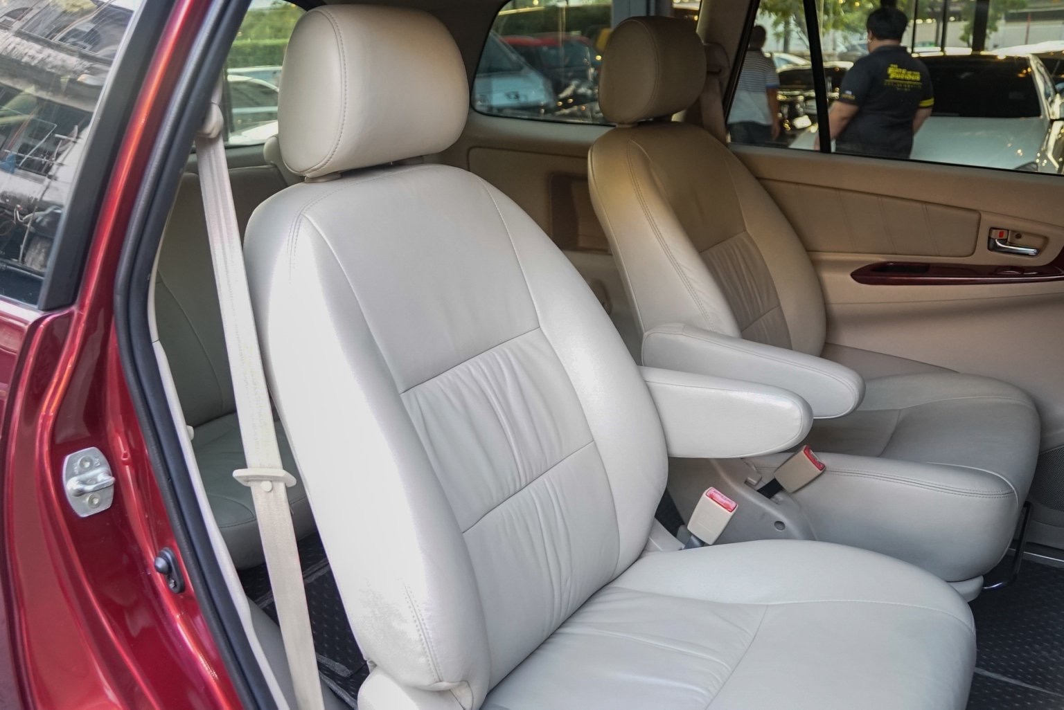 Toyota Innova ปี 2005 สีแดง (รูปที่ 11)