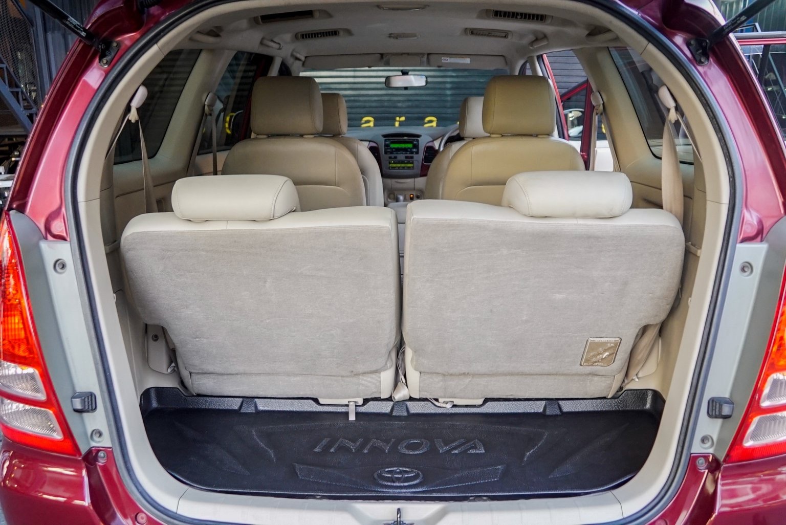 Toyota Innova ปี 2005 สีแดง (รูปที่ 12)