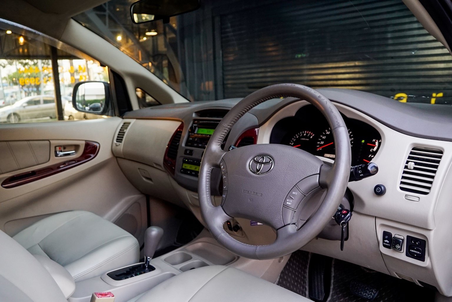 Toyota Innova ปี 2005 สีแดง (รูปที่ 8)