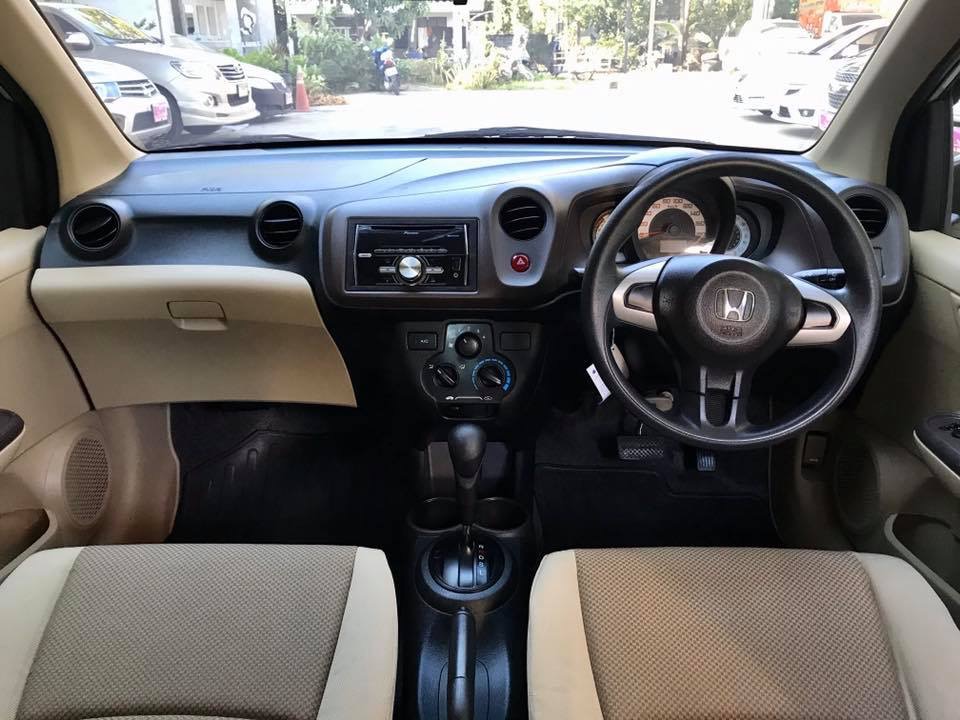 Honda Brio ปี 2013 สีเงิน (รูปที่ 8)
