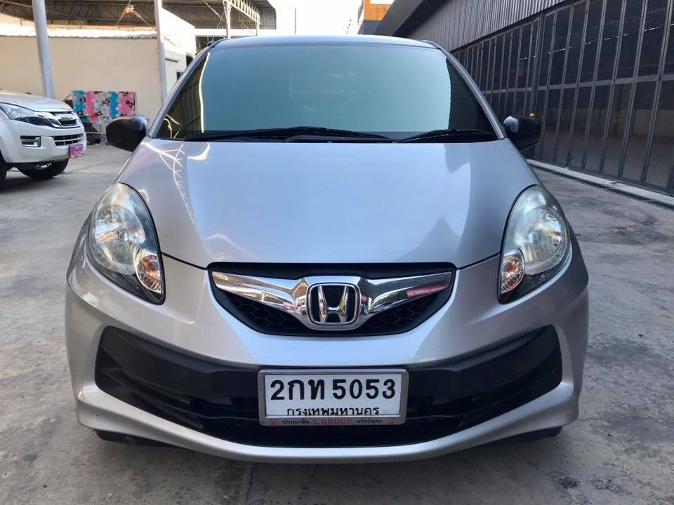 Honda Brio ปี 2013 สีเงิน (รูปที่ 2)
