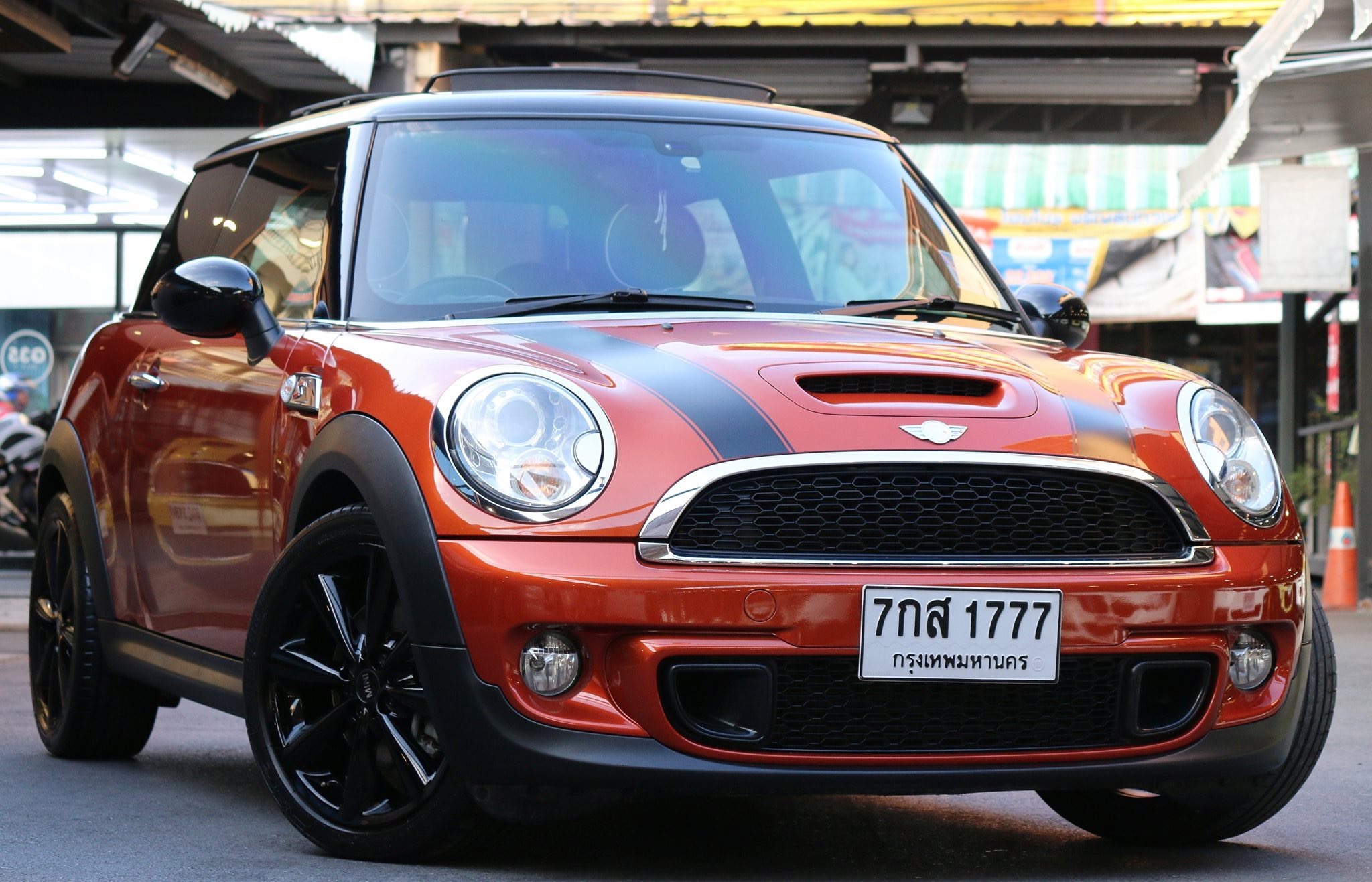 Mini Hatch (Cooper) Gen2 R56 ปี 2011 สีส้ม