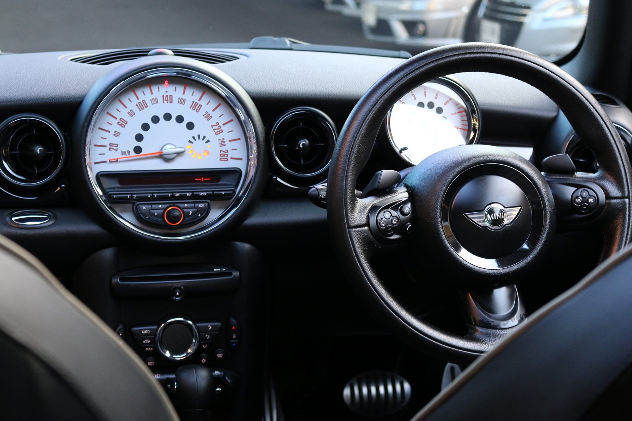 Mini Hatch (Cooper) Gen2 R56 ปี 2011 สีส้ม (รูปที่ 10)