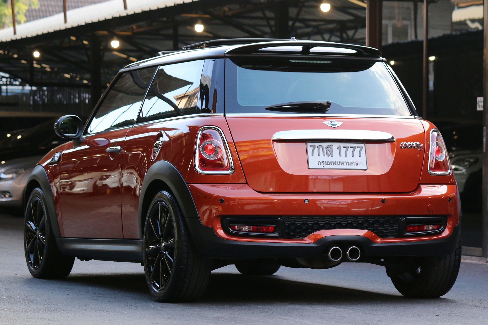 Mini Hatch (Cooper) Gen2 R56 ปี 2011 สีส้ม