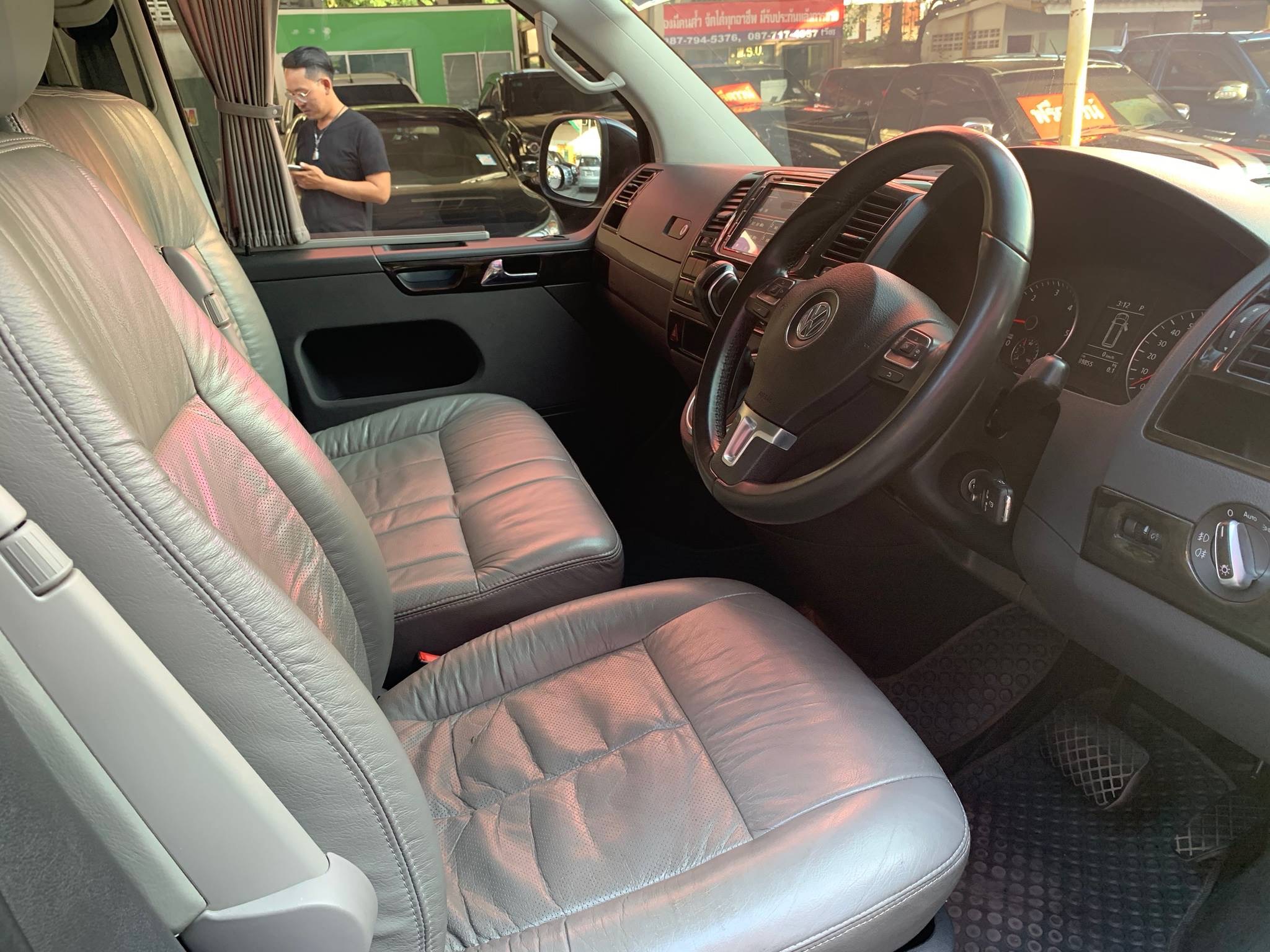 Volkswagen Transporter (Caravelle) Caravelle ปี 2013 สีดำ (รูปที่ 7)