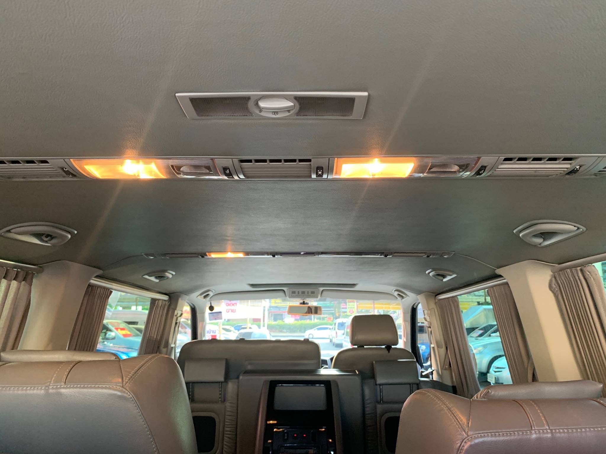 Volkswagen Transporter (Caravelle) Caravelle ปี 2013 สีดำ (รูปที่ 14)