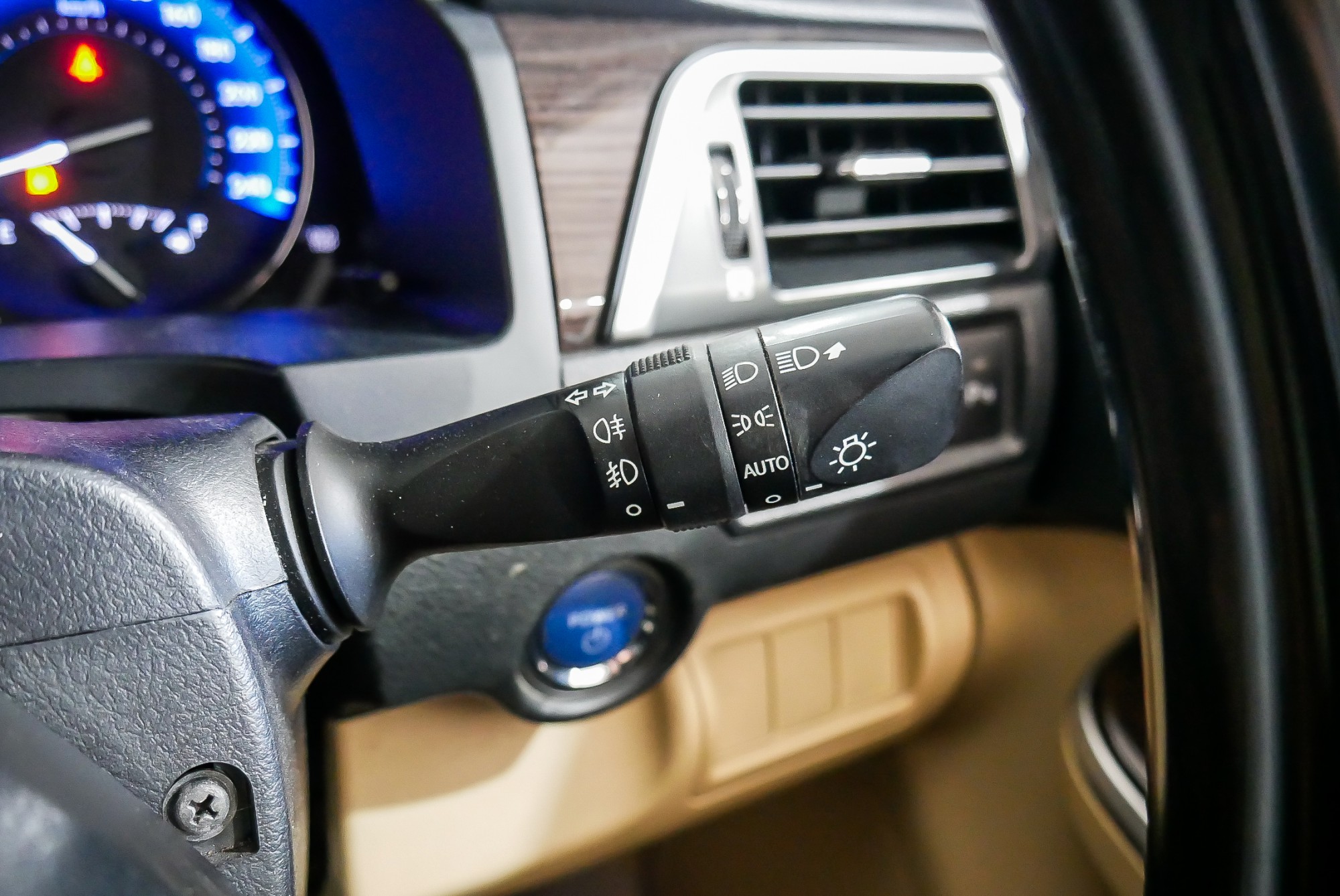 TOYOTA CAMRY 2.5 HV NAVI MINOR CHANGE AT ปี 2015 สีขาว (รูปที่ 7)