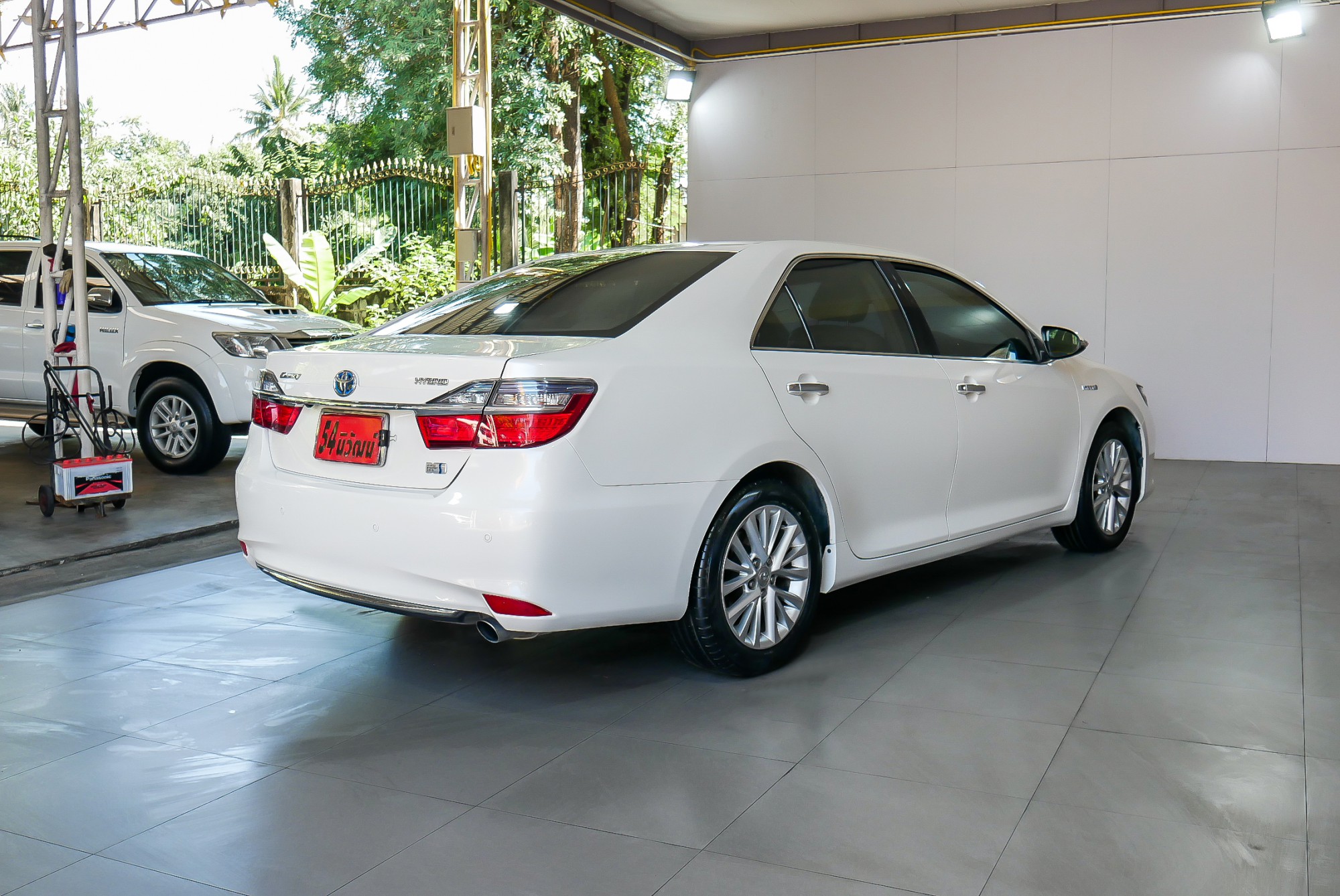 TOYOTA CAMRY 2.5 HV NAVI MINOR CHANGE AT ปี 2015 สีขาว (รูปที่ 17)