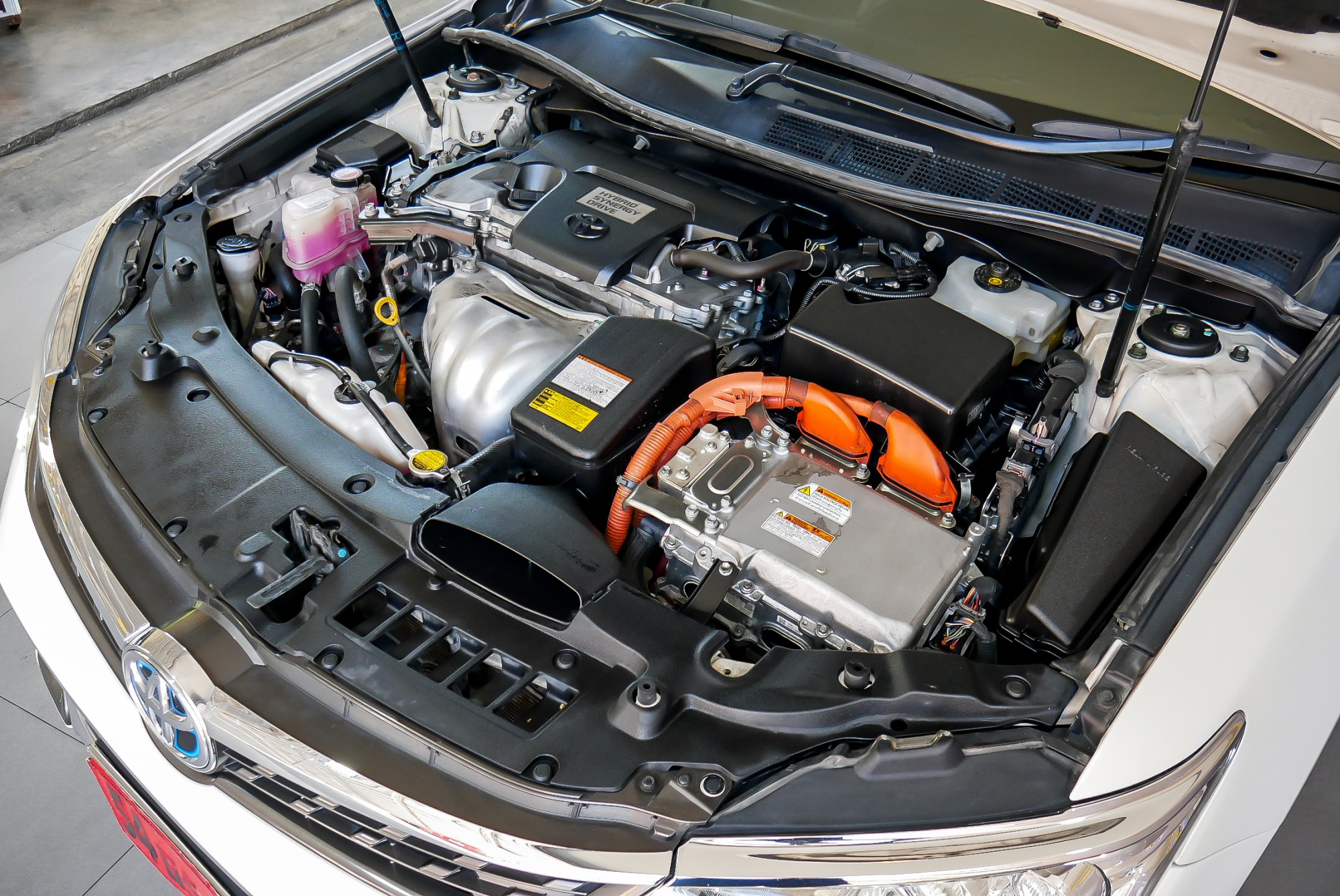 TOYOTA CAMRY 2.5 HV NAVI MINOR CHANGE AT ปี 2015 สีขาว (รูปที่ 4)