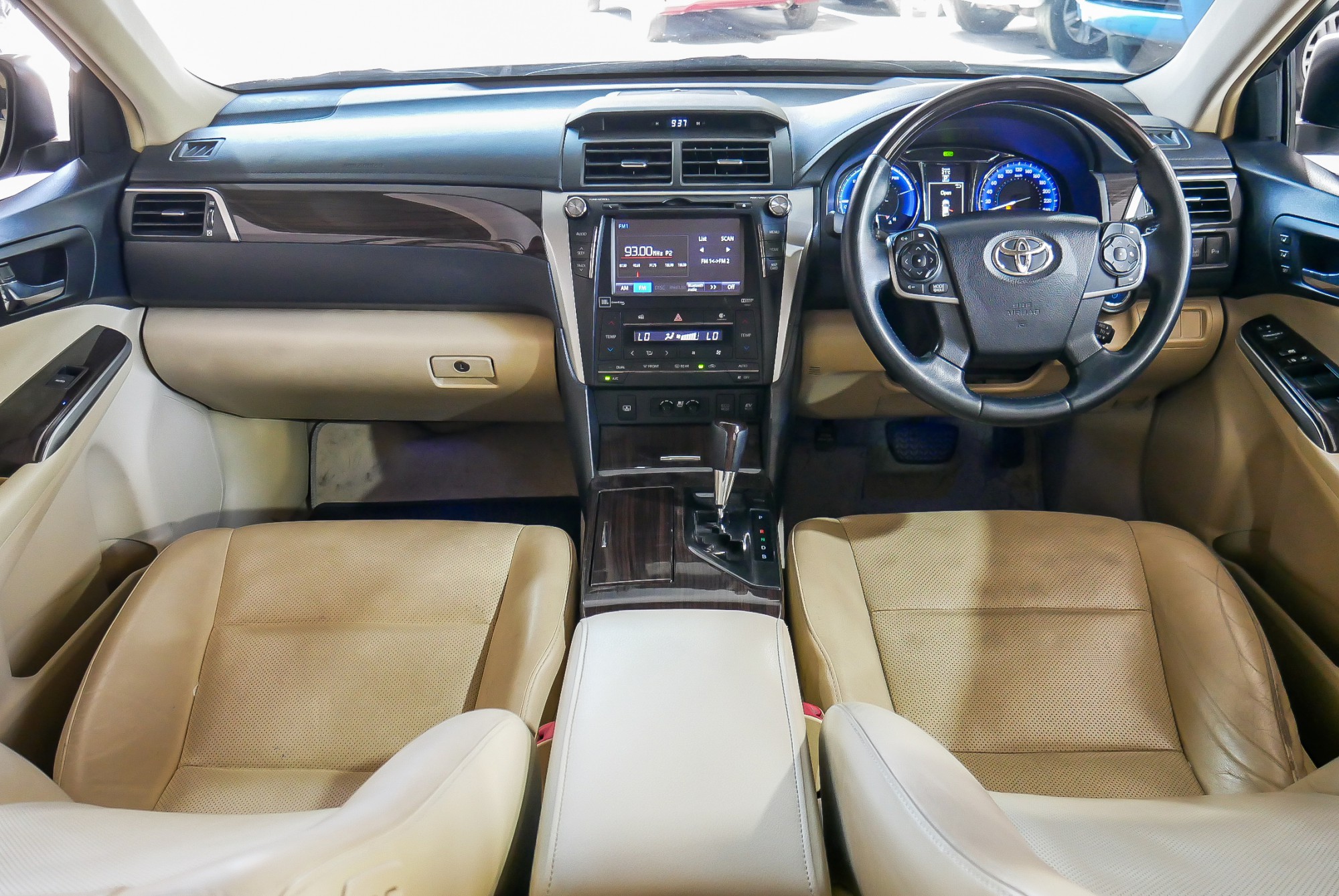 TOYOTA CAMRY 2.5 HV NAVI MINOR CHANGE AT ปี 2015 สีขาว (รูปที่ 5)
