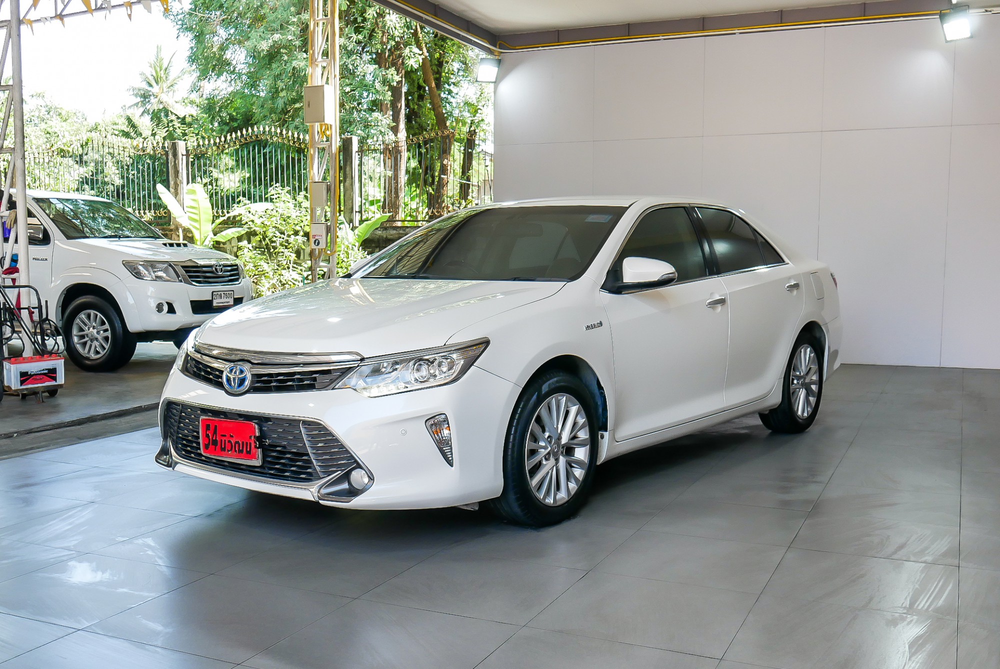 TOYOTA CAMRY 2.5 HV NAVI MINOR CHANGE AT ปี 2015 สีขาว (รูปที่ 3)