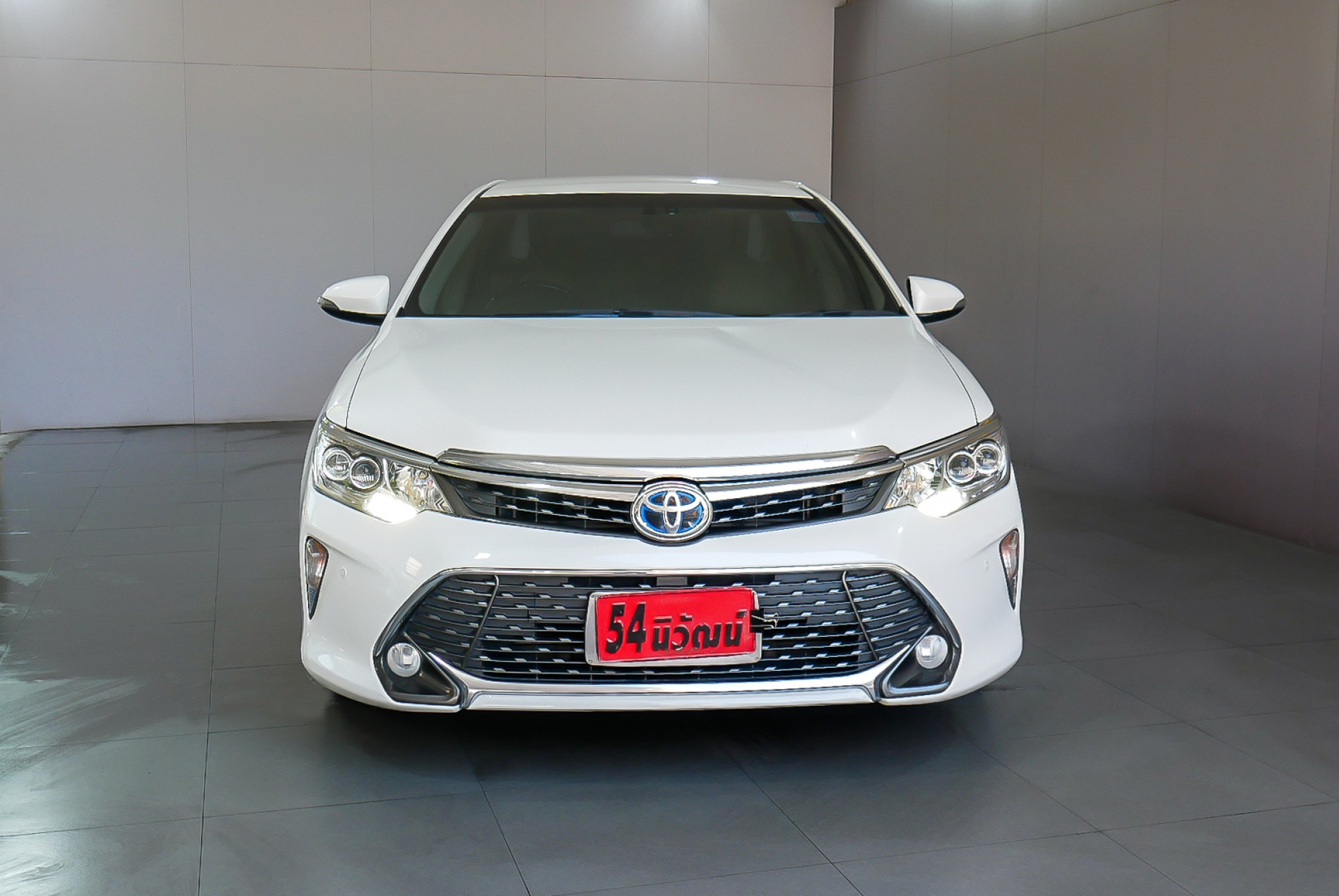 TOYOTA CAMRY 2.5 HV NAVI MINOR CHANGE AT ปี 2015 สีขาว (รูปที่ 2)