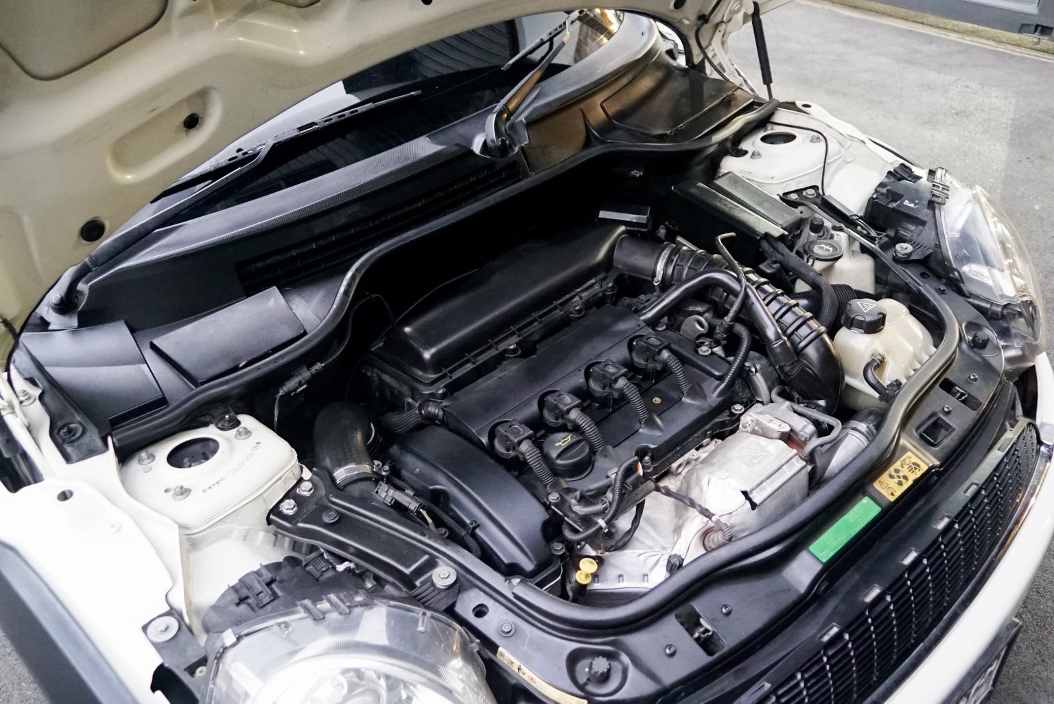 Mini Hatch (Cooper) Gen2 R56 ปี 2008 สีขาว (รูปที่ 15)