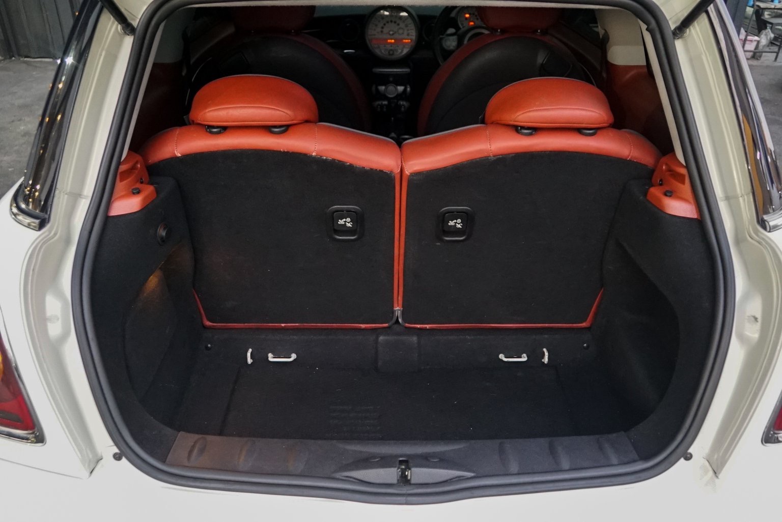 Mini Hatch (Cooper) Gen2 R56 ปี 2008 สีขาว (รูปที่ 14)