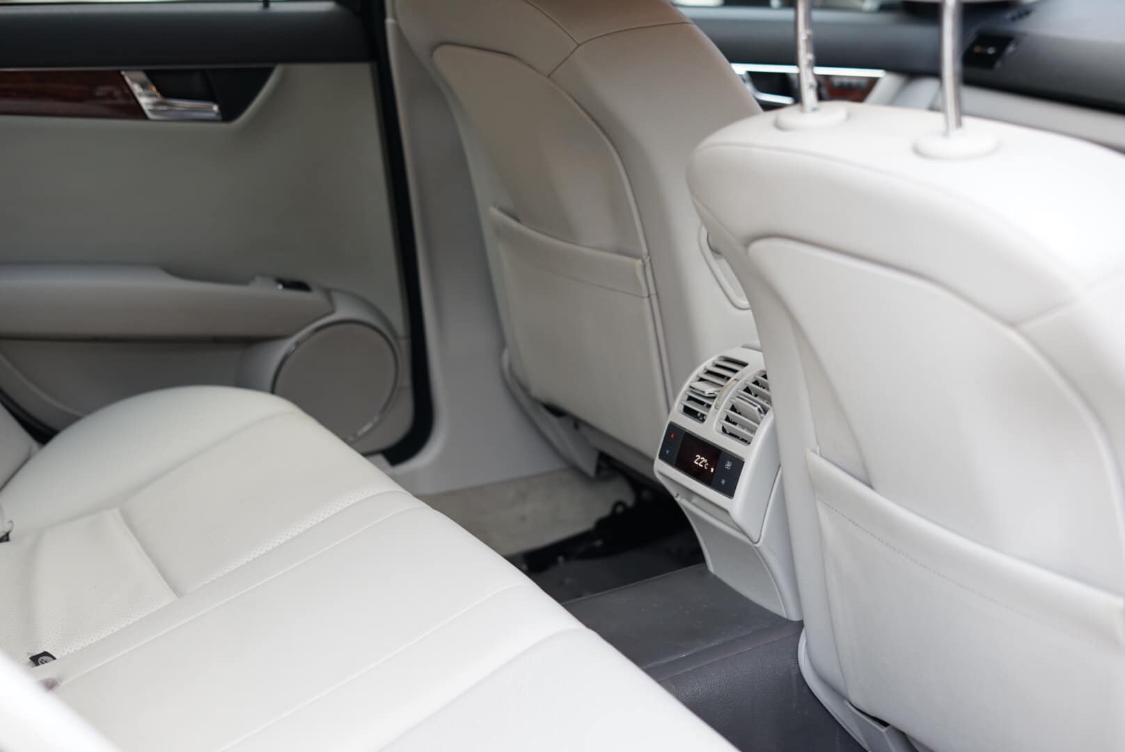Mercedes-Benz C-Class W204 C200 ปี 2009 สีเงิน (รูปที่ 24)
