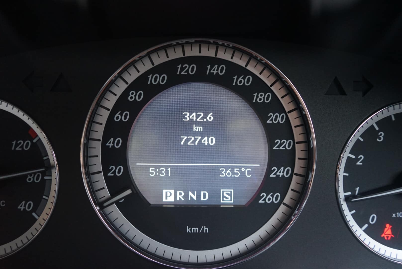 Mercedes-Benz C-Class W204 C200 ปี 2009 สีเงิน (รูปที่ 26)
