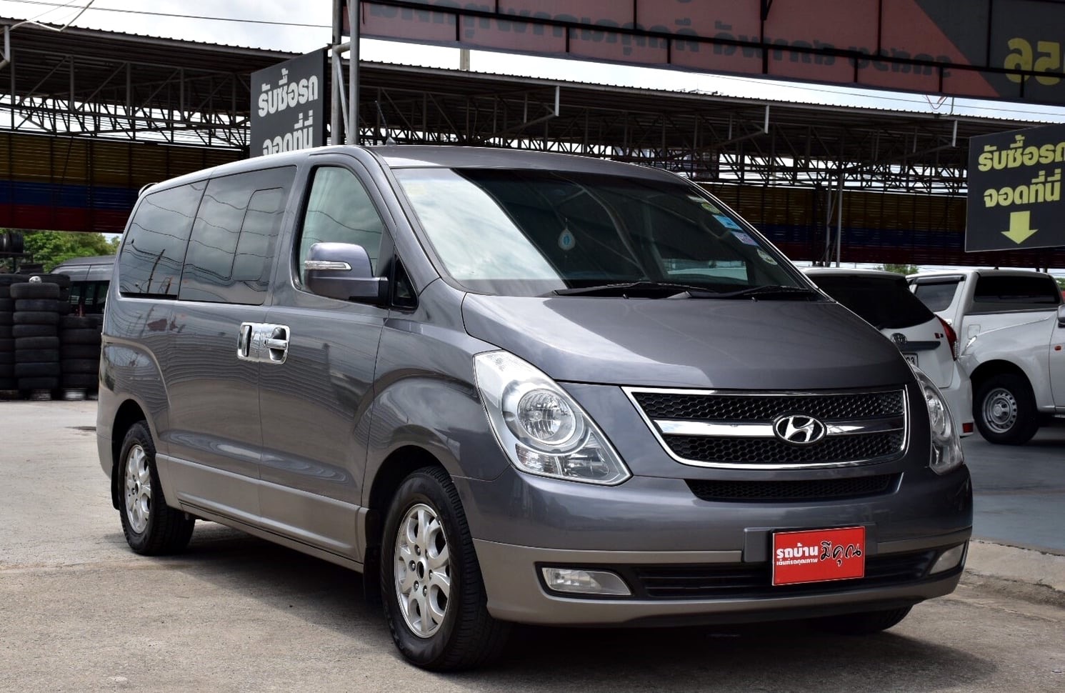 Hyundai H-1 ปี 2010 สีเทา