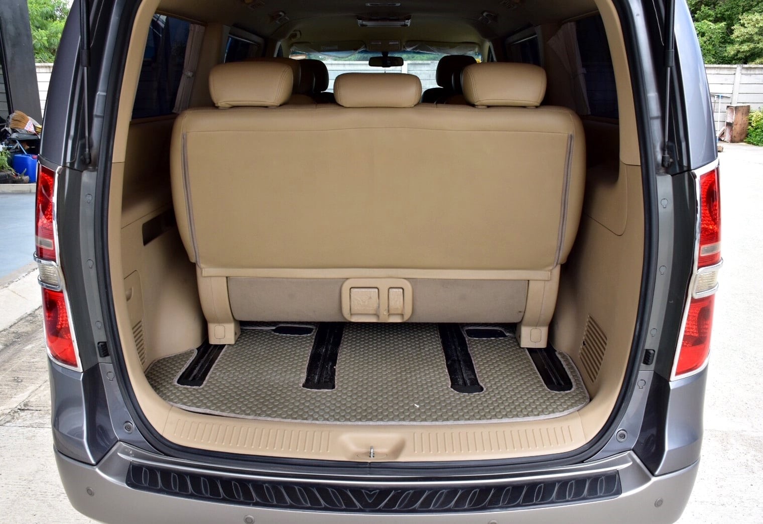 Hyundai H-1 ปี 2010 สีเทา (รูปที่ 7)