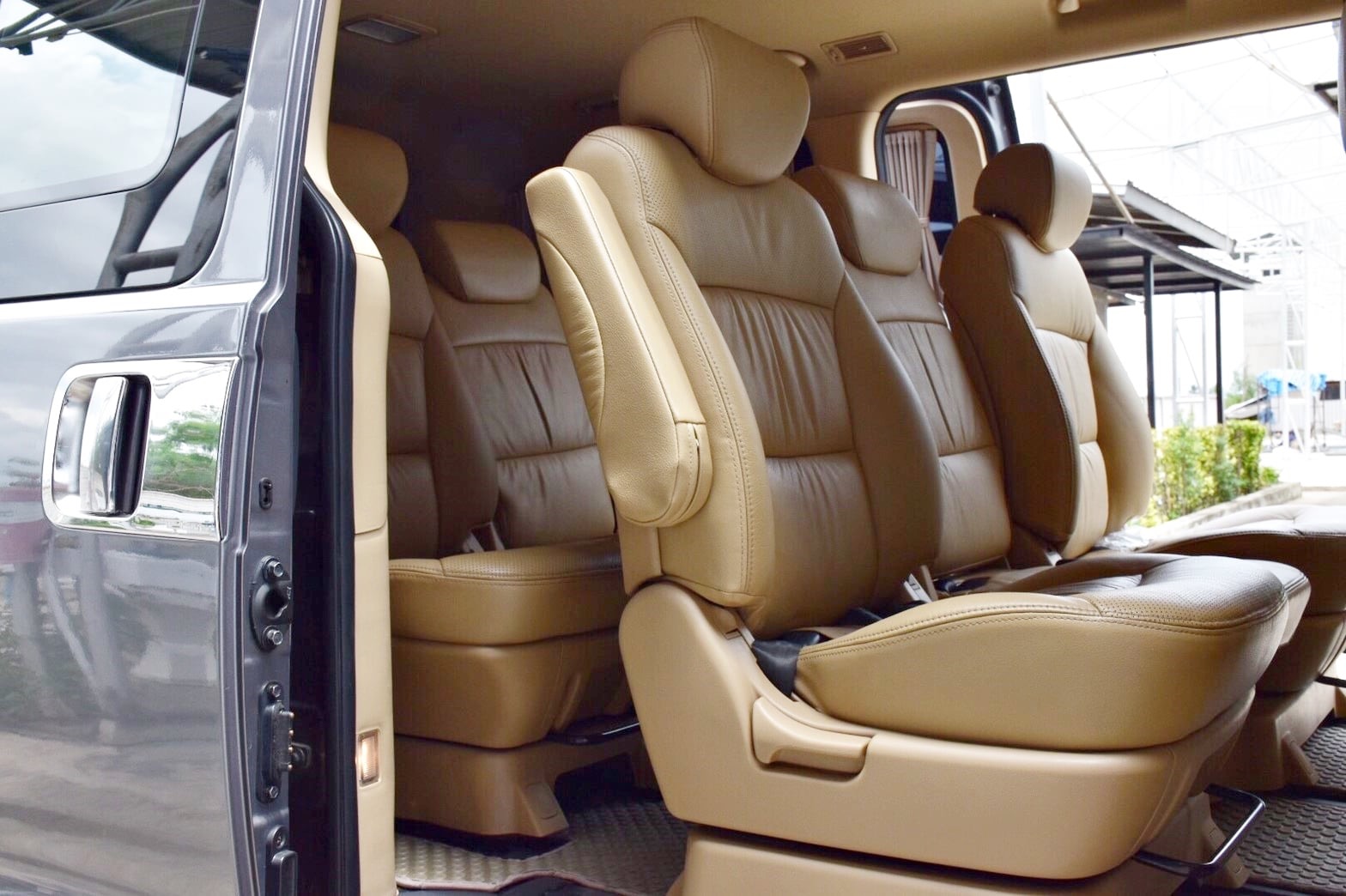 Hyundai H-1 ปี 2010 สีเทา (รูปที่ 12)